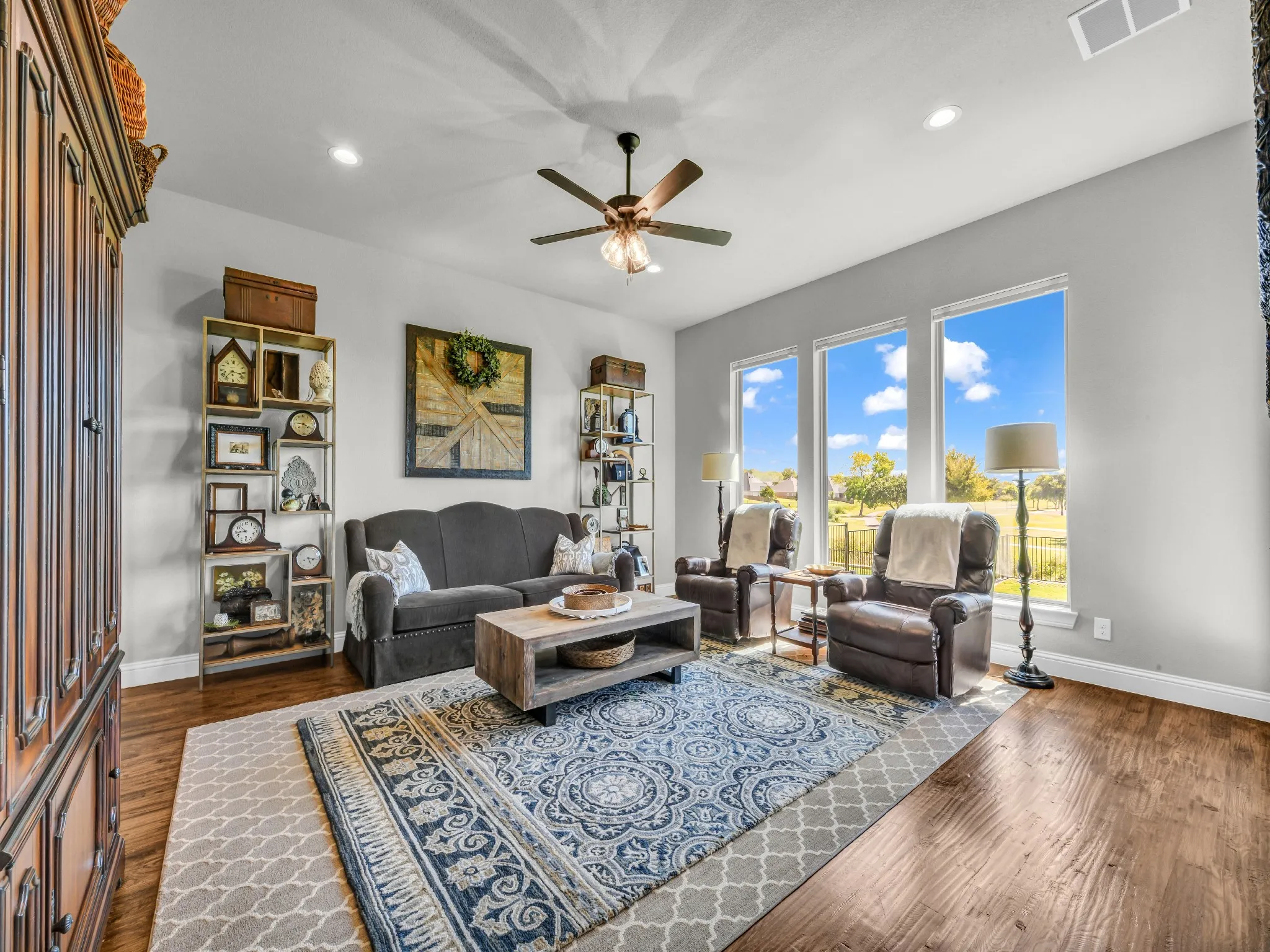 Single Family Residence For Sale in Parker County , 1217 Crown Valley Drive, Weatherford, Texas 76087, 3 Bedroom, 3 Bathroom, 3 Garage spaces, 2,985 Sqft, built in 2022, mls#21385693, Real Estate Agent in Weatherford, Homes For Sale in Parker county, Homes For Sale in Weatherford, Realtor in Weatherford Texas, Real Estate Brokerage Independent Realty Texas, Luminita Cordes Realtor