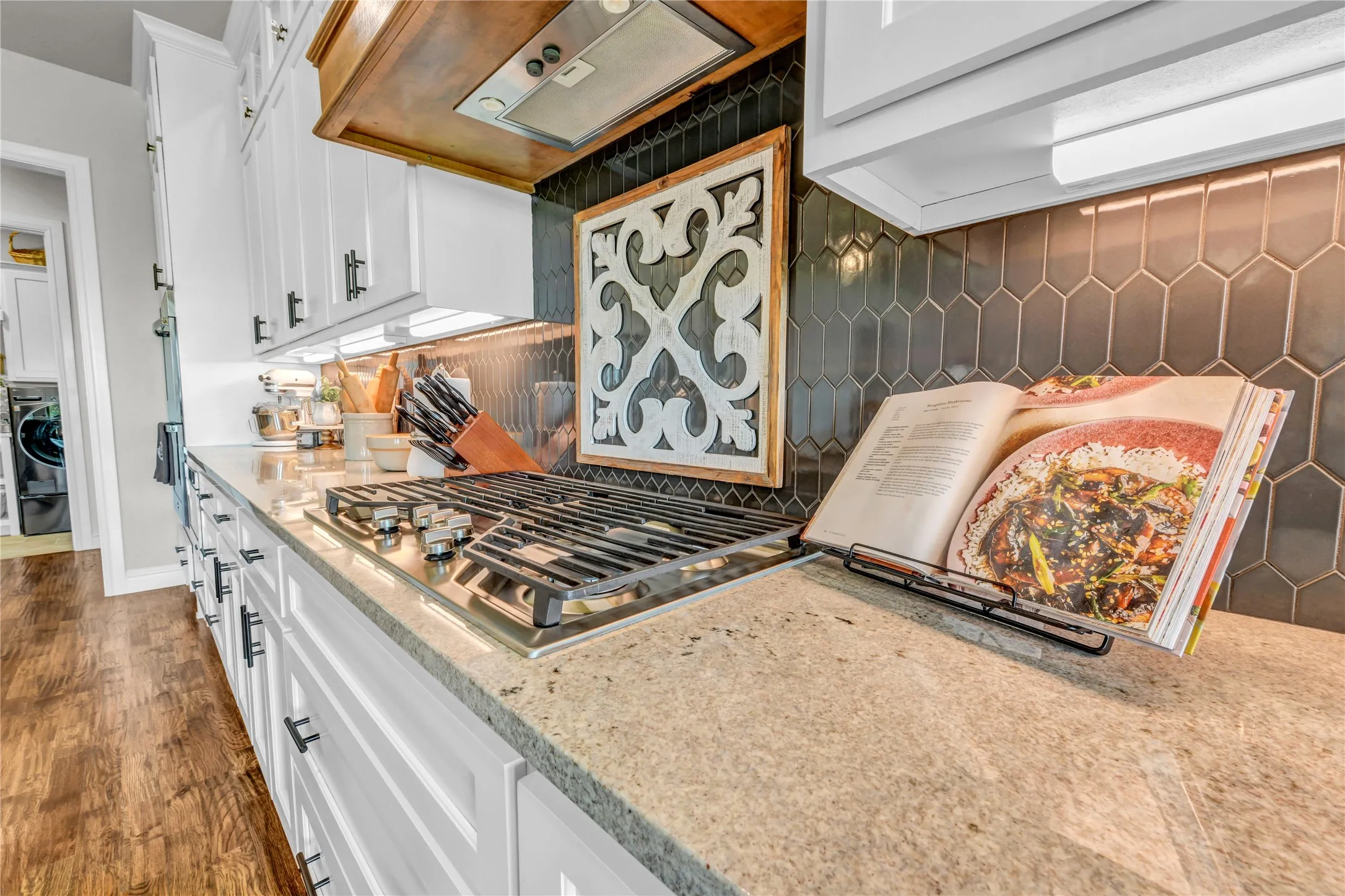Single Family Residence For Sale in Parker County , 1217 Crown Valley Drive, Weatherford, Texas 76087, 3 Bedroom, 3 Bathroom, 3 Garage spaces, 2,985 Sqft, built in 2022, mls#21385693, Real Estate Agent in Weatherford, Homes For Sale in Parker county, Homes For Sale in Weatherford, Realtor in Weatherford Texas, Real Estate Brokerage Independent Realty Texas, Luminita Cordes Realtor