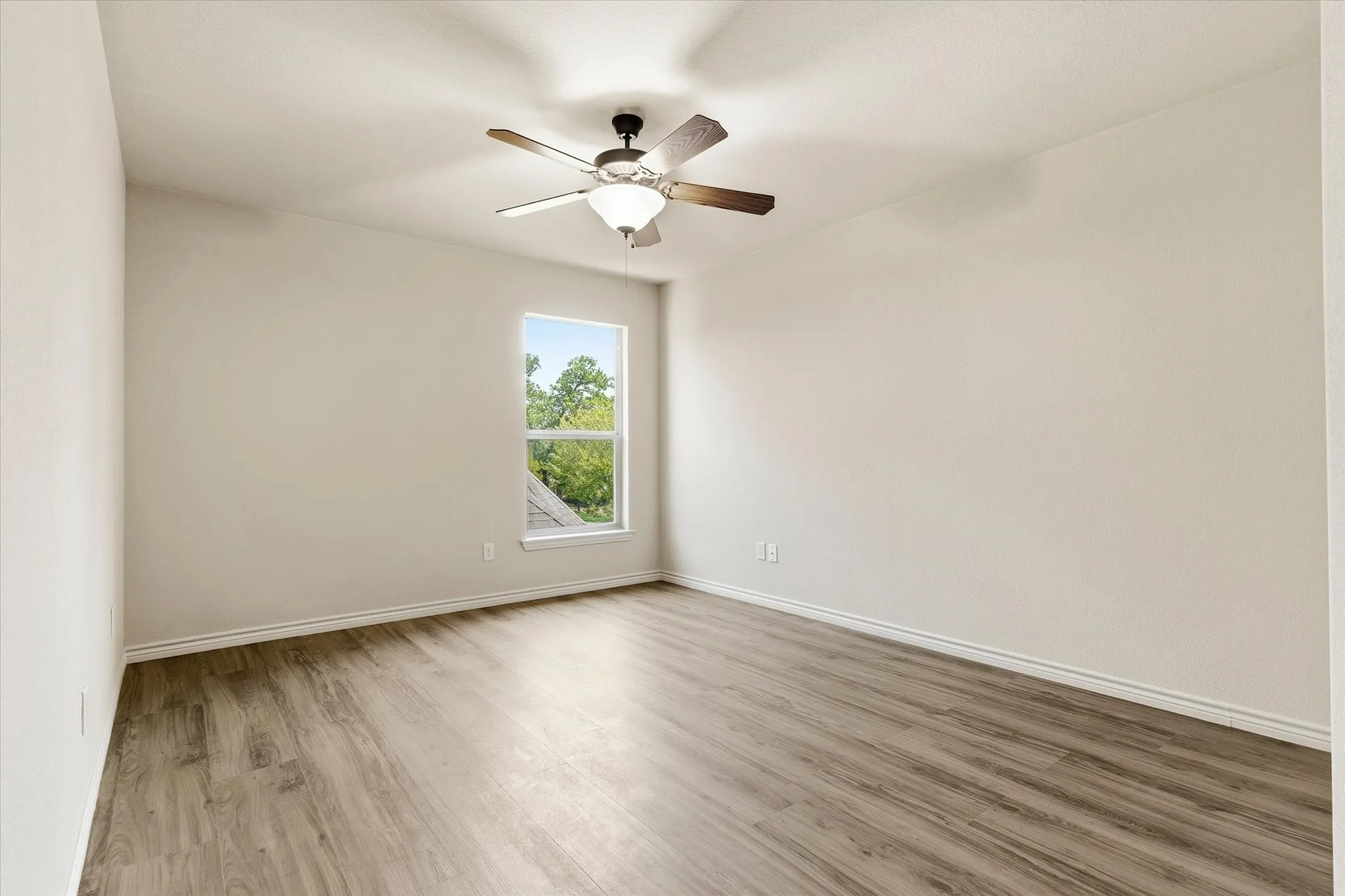 Single Family Residence For Sale in Tarrant County , 9300 Wood Duck Drive, Fort Worth, Texas 76118, 4 Bedroom, 4 Bathroom, 3 Garage spaces, 3,115 Sqft, built in 2009, mls#21383697, Real Estate Agent in Fort Worth, Homes For Sale in Tarrant county, Homes For Sale in Fort Worth, Realtor in Fort Worth Texas, Real Estate Brokerage Independent Realty Texas, Luminita Cordes Realtor