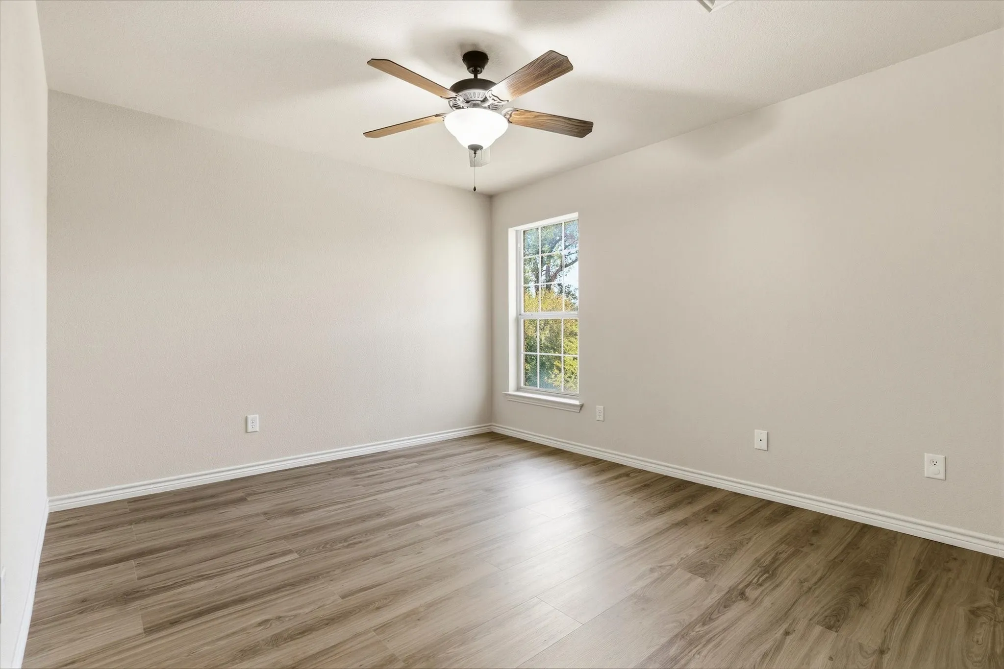Single Family Residence For Sale in Tarrant County , 9300 Wood Duck Drive, Fort Worth, Texas 76118, 4 Bedroom, 4 Bathroom, 3 Garage spaces, 3,115 Sqft, built in 2009, mls#21383697, Real Estate Agent in Fort Worth, Homes For Sale in Tarrant county, Homes For Sale in Fort Worth, Realtor in Fort Worth Texas, Real Estate Brokerage Independent Realty Texas, Luminita Cordes Realtor
