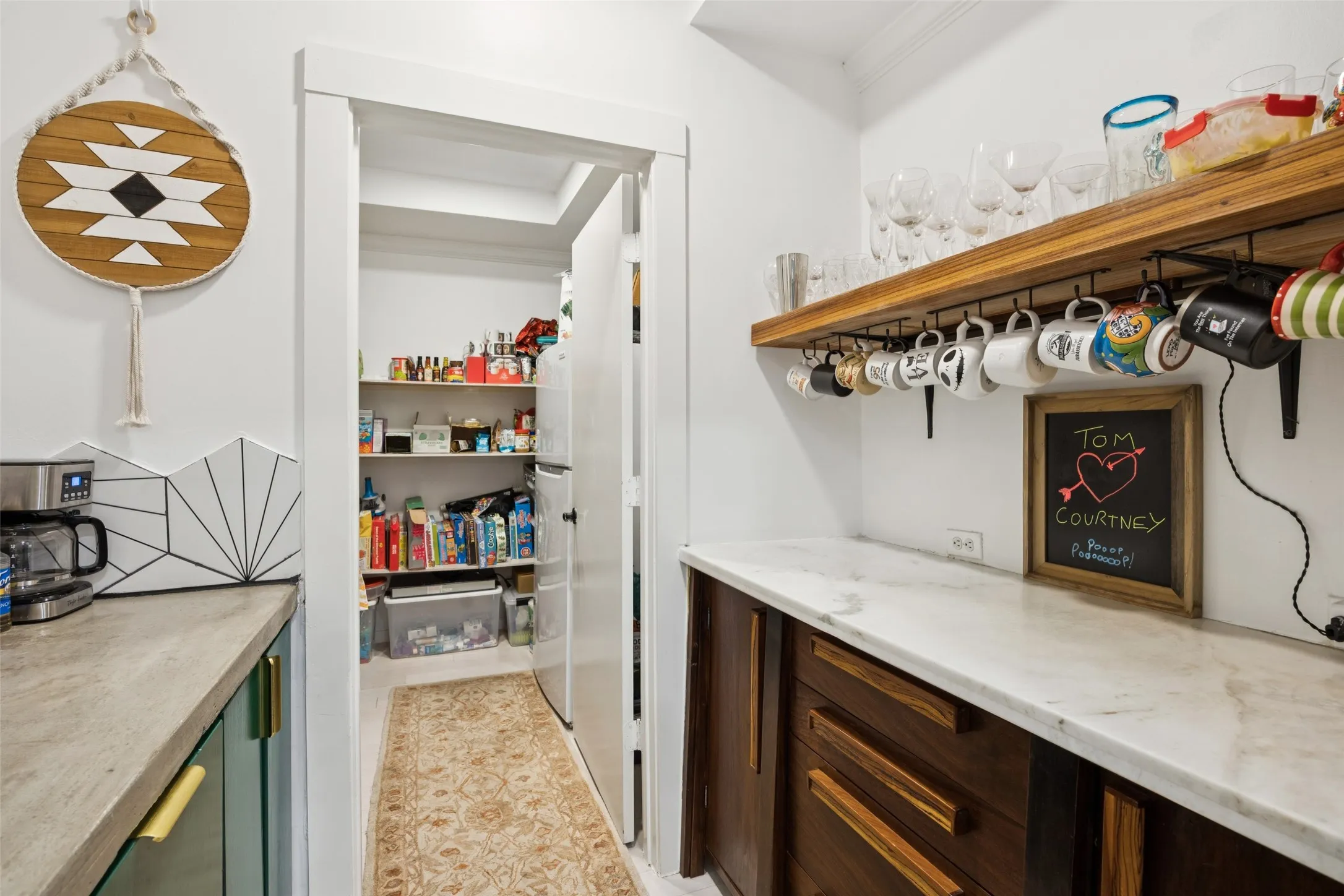 Single Family Residence For Rent in Dallas County , 1657 Nob Hill Road, Dallas, Texas 75208, 4 Bedroom, 2 Bathroom, 2 Garage spaces, 2,330 Sqft, built in 1954, mls#21385703, Real Estate Agent in Dallas, Homes For Rent in Dallas county, Homes For Rent in Dallas, Realtor in Dallas Texas, Real Estate Brokerage Independent Realty Texas, Luminita Cordes Realtor