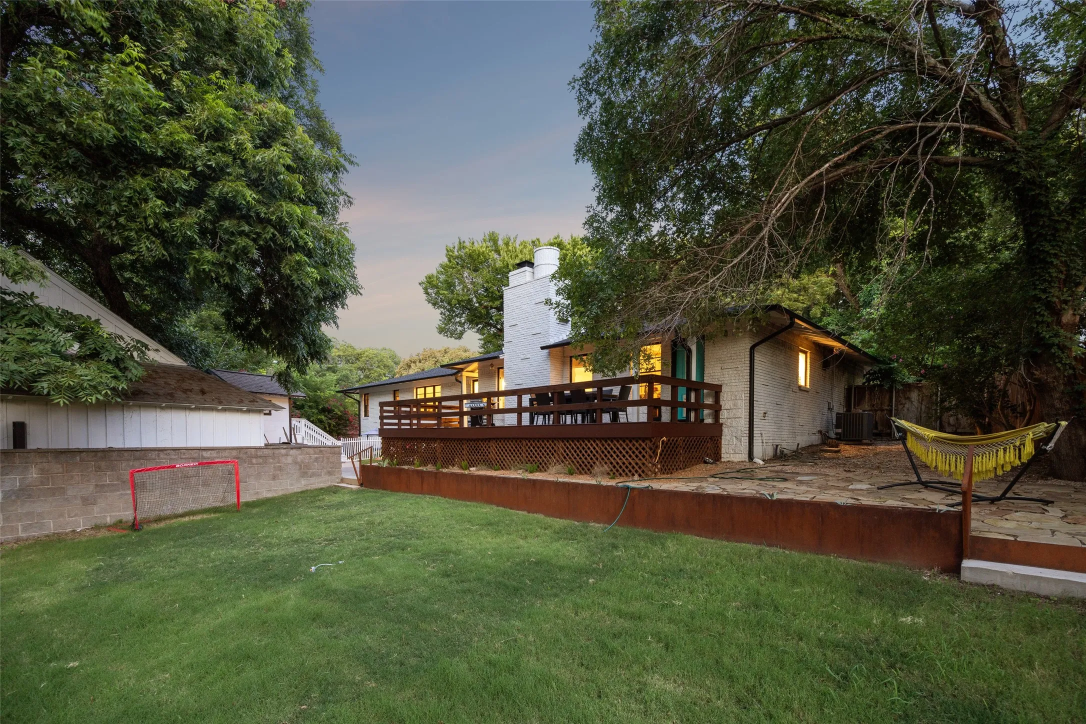 Single Family Residence For Rent in Dallas County , 1657 Nob Hill Road, Dallas, Texas 75208, 4 Bedroom, 2 Bathroom, 2 Garage spaces, 2,330 Sqft, built in 1954, mls#21385703, Real Estate Agent in Dallas, Homes For Rent in Dallas county, Homes For Rent in Dallas, Realtor in Dallas Texas, Real Estate Brokerage Independent Realty Texas, Luminita Cordes Realtor