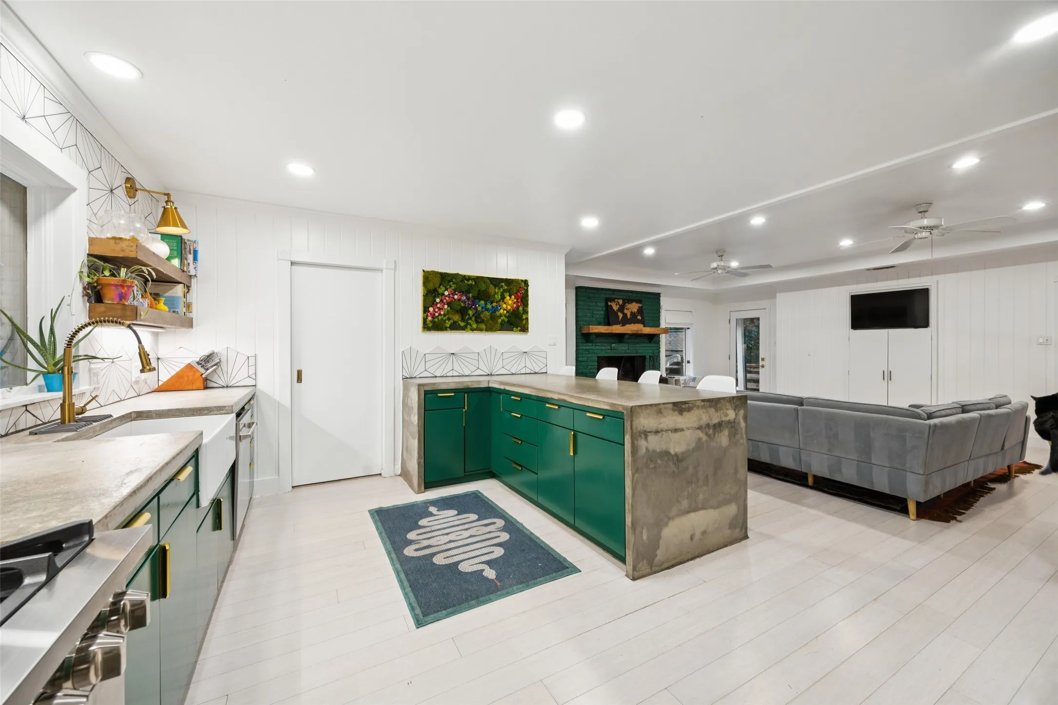 Single Family Residence For Rent in Dallas County , 1657 Nob Hill Road, Dallas, Texas 75208, 4 Bedroom, 2 Bathroom, 2 Garage spaces, 2,330 Sqft, built in 1954, mls#21385703, Real Estate Agent in Dallas, Homes For Rent in Dallas county, Homes For Rent in Dallas, Realtor in Dallas Texas, Real Estate Brokerage Independent Realty Texas, Luminita Cordes Realtor