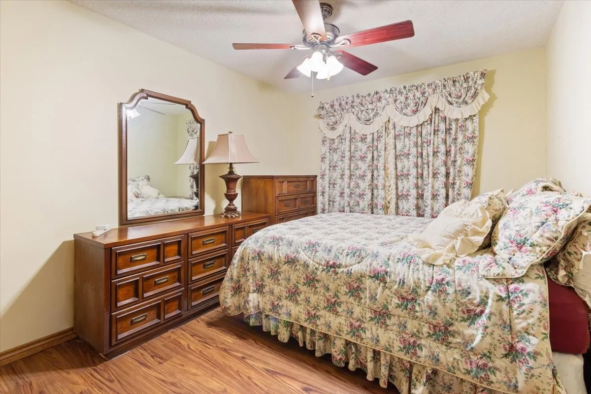 Farm For Sale in Freestone County , 649 E US Highway 84, Fairfield, Texas 75840, 3 Bedroom, 3 Bathroom, 2 Garage spaces, 2,858 Sqft, built in 1968, mls#21385706, Real Estate Agent in Fairfield, Homes For Sale in Freestone county, Homes For Sale in Fairfield, Realtor in Fairfield Texas, Real Estate Brokerage Independent Realty Texas, Luminita Cordes Realtor
