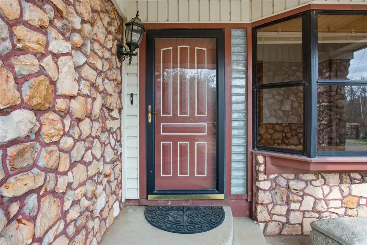 Farm For Sale in Freestone County , 649 E US Highway 84, Fairfield, Texas 75840, 3 Bedroom, 3 Bathroom, 2 Garage spaces, 2,858 Sqft, built in 1968, mls#21385706, Real Estate Agent in Fairfield, Homes For Sale in Freestone county, Homes For Sale in Fairfield, Realtor in Fairfield Texas, Real Estate Brokerage Independent Realty Texas, Luminita Cordes Realtor