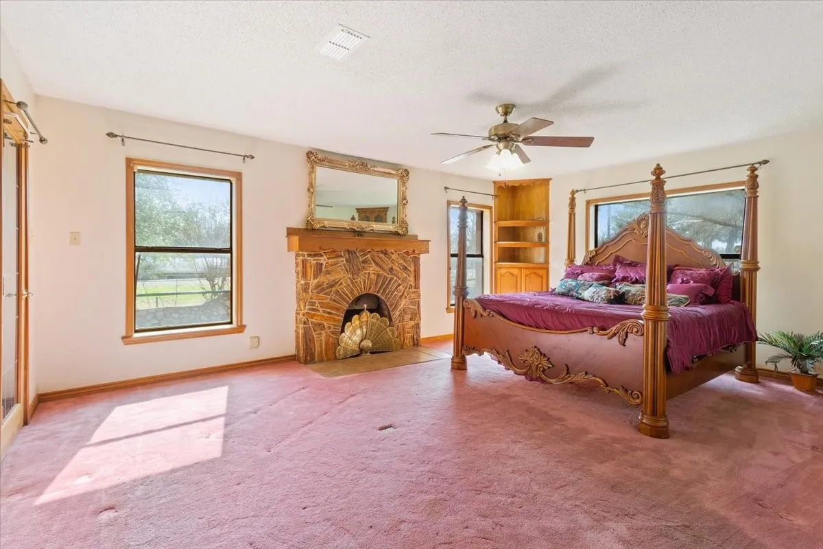 Farm For Sale in Freestone County , 649 E US Highway 84, Fairfield, Texas 75840, 3 Bedroom, 3 Bathroom, 2 Garage spaces, 2,858 Sqft, built in 1968, mls#21385706, Real Estate Agent in Fairfield, Homes For Sale in Freestone county, Homes For Sale in Fairfield, Realtor in Fairfield Texas, Real Estate Brokerage Independent Realty Texas, Luminita Cordes Realtor