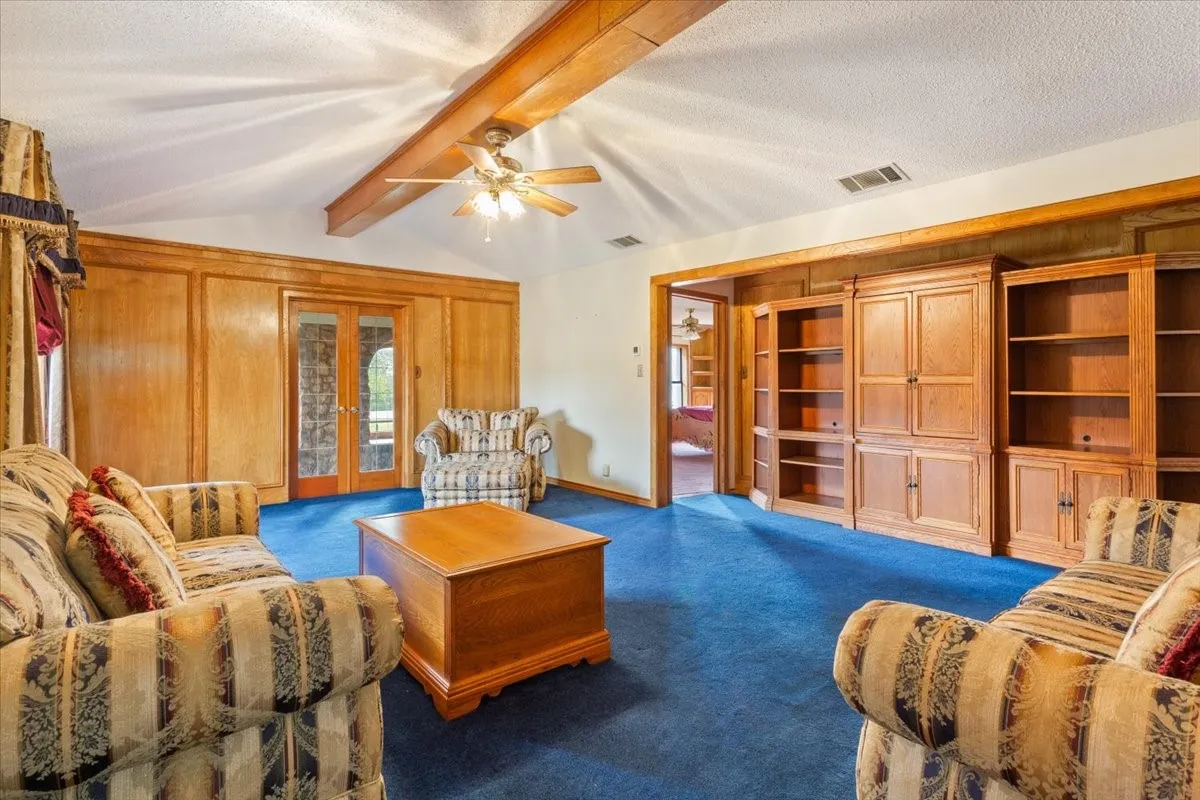 Farm For Sale in Freestone County , 649 E US Highway 84, Fairfield, Texas 75840, 3 Bedroom, 3 Bathroom, 2 Garage spaces, 2,858 Sqft, built in 1968, mls#21385706, Real Estate Agent in Fairfield, Homes For Sale in Freestone county, Homes For Sale in Fairfield, Realtor in Fairfield Texas, Real Estate Brokerage Independent Realty Texas, Luminita Cordes Realtor