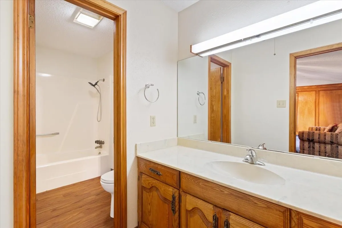 Farm For Sale in Freestone County , 649 E US Highway 84, Fairfield, Texas 75840, 3 Bedroom, 3 Bathroom, 2 Garage spaces, 2,858 Sqft, built in 1968, mls#21385706, Real Estate Agent in Fairfield, Homes For Sale in Freestone county, Homes For Sale in Fairfield, Realtor in Fairfield Texas, Real Estate Brokerage Independent Realty Texas, Luminita Cordes Realtor