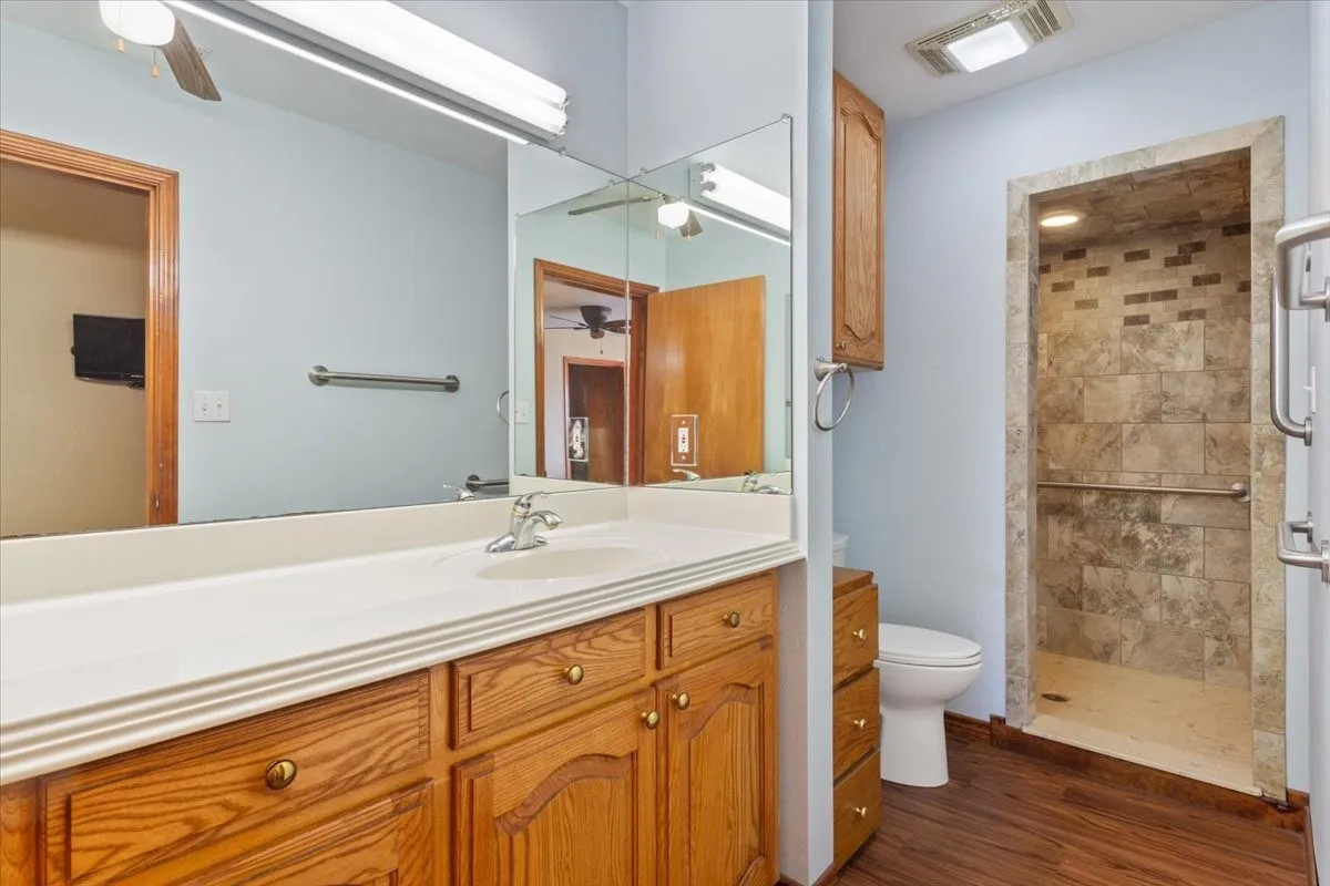 Farm For Sale in Freestone County , 649 E US Highway 84, Fairfield, Texas 75840, 3 Bedroom, 3 Bathroom, 2 Garage spaces, 2,858 Sqft, built in 1968, mls#21385706, Real Estate Agent in Fairfield, Homes For Sale in Freestone county, Homes For Sale in Fairfield, Realtor in Fairfield Texas, Real Estate Brokerage Independent Realty Texas, Luminita Cordes Realtor