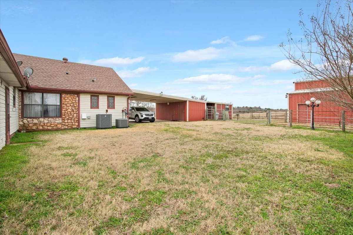 Farm For Sale in Freestone County , 649 E US Highway 84, Fairfield, Texas 75840, 3 Bedroom, 3 Bathroom, 2 Garage spaces, 2,858 Sqft, built in 1968, mls#21385706, Real Estate Agent in Fairfield, Homes For Sale in Freestone county, Homes For Sale in Fairfield, Realtor in Fairfield Texas, Real Estate Brokerage Independent Realty Texas, Luminita Cordes Realtor