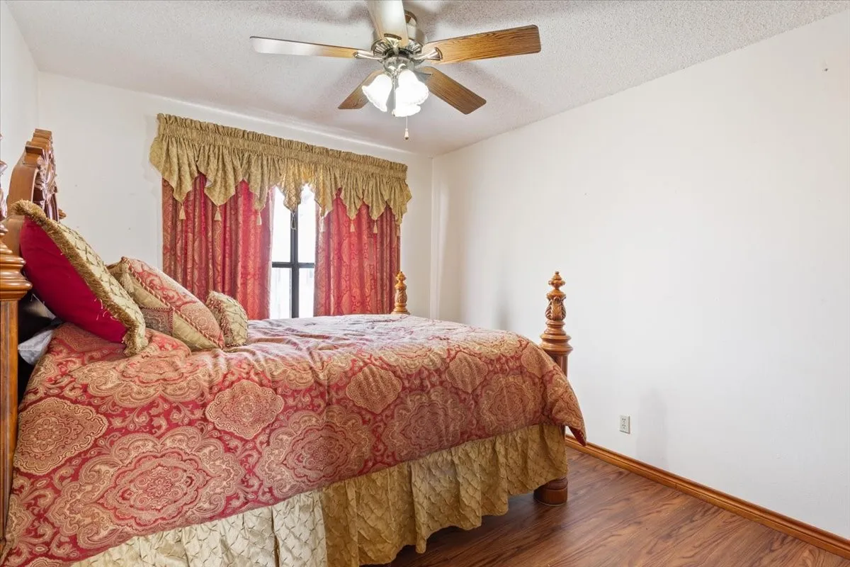 Farm For Sale in Freestone County , 649 E US Highway 84, Fairfield, Texas 75840, 3 Bedroom, 3 Bathroom, 2 Garage spaces, 2,858 Sqft, built in 1968, mls#21385706, Real Estate Agent in Fairfield, Homes For Sale in Freestone county, Homes For Sale in Fairfield, Realtor in Fairfield Texas, Real Estate Brokerage Independent Realty Texas, Luminita Cordes Realtor