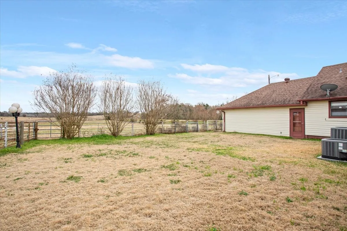 Farm For Sale in Freestone County , 649 E US Highway 84, Fairfield, Texas 75840, 3 Bedroom, 3 Bathroom, 2 Garage spaces, 2,858 Sqft, built in 1968, mls#21385706, Real Estate Agent in Fairfield, Homes For Sale in Freestone county, Homes For Sale in Fairfield, Realtor in Fairfield Texas, Real Estate Brokerage Independent Realty Texas, Luminita Cordes Realtor
