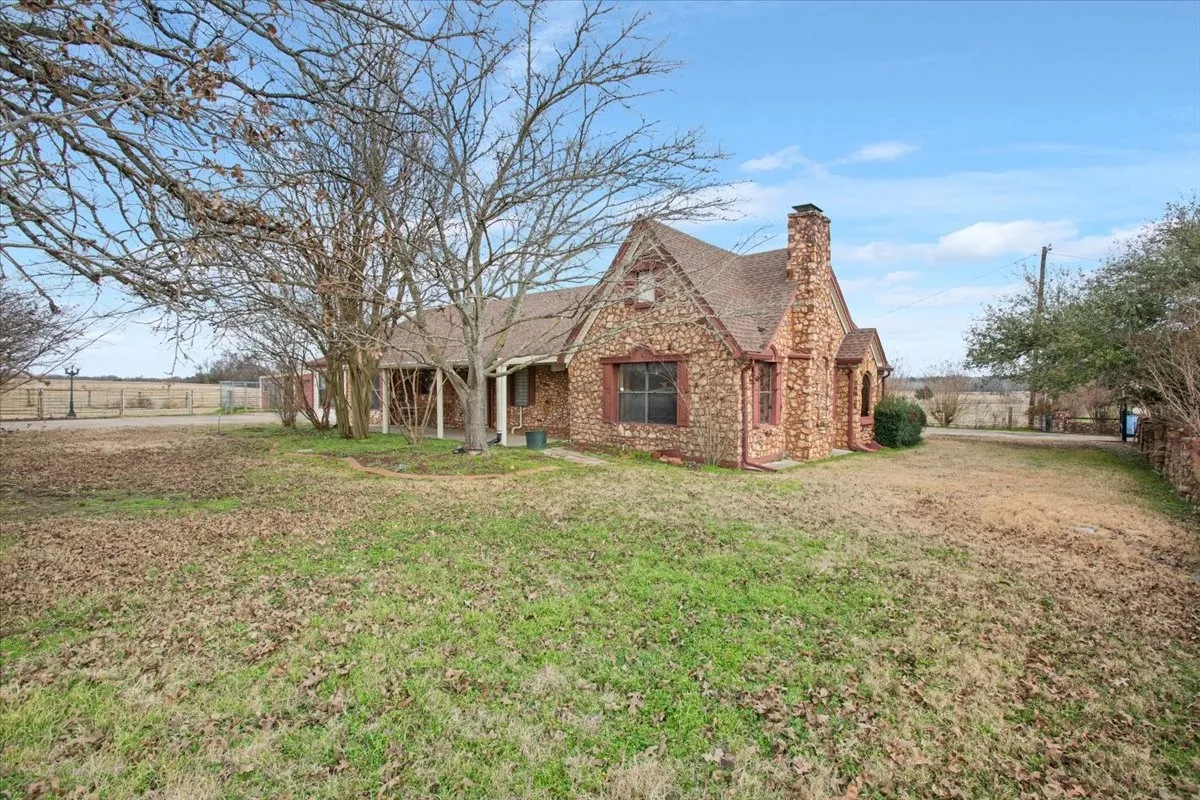 Farm For Sale in Freestone County , 649 E US Highway 84, Fairfield, Texas 75840, 3 Bedroom, 3 Bathroom, 2 Garage spaces, 2,858 Sqft, built in 1968, mls#21385706, Real Estate Agent in Fairfield, Homes For Sale in Freestone county, Homes For Sale in Fairfield, Realtor in Fairfield Texas, Real Estate Brokerage Independent Realty Texas, Luminita Cordes Realtor