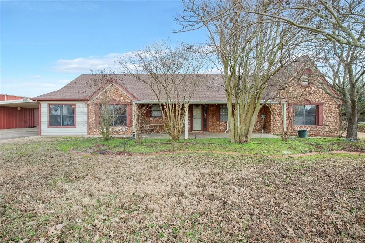 Farm For Sale in Freestone County , 649 E US Highway 84, Fairfield, Texas 75840, 3 Bedroom, 3 Bathroom, 2 Garage spaces, 2,858 Sqft, built in 1968, mls#21385706, Real Estate Agent in Fairfield, Homes For Sale in Freestone county, Homes For Sale in Fairfield, Realtor in Fairfield Texas, Real Estate Brokerage Independent Realty Texas, Luminita Cordes Realtor