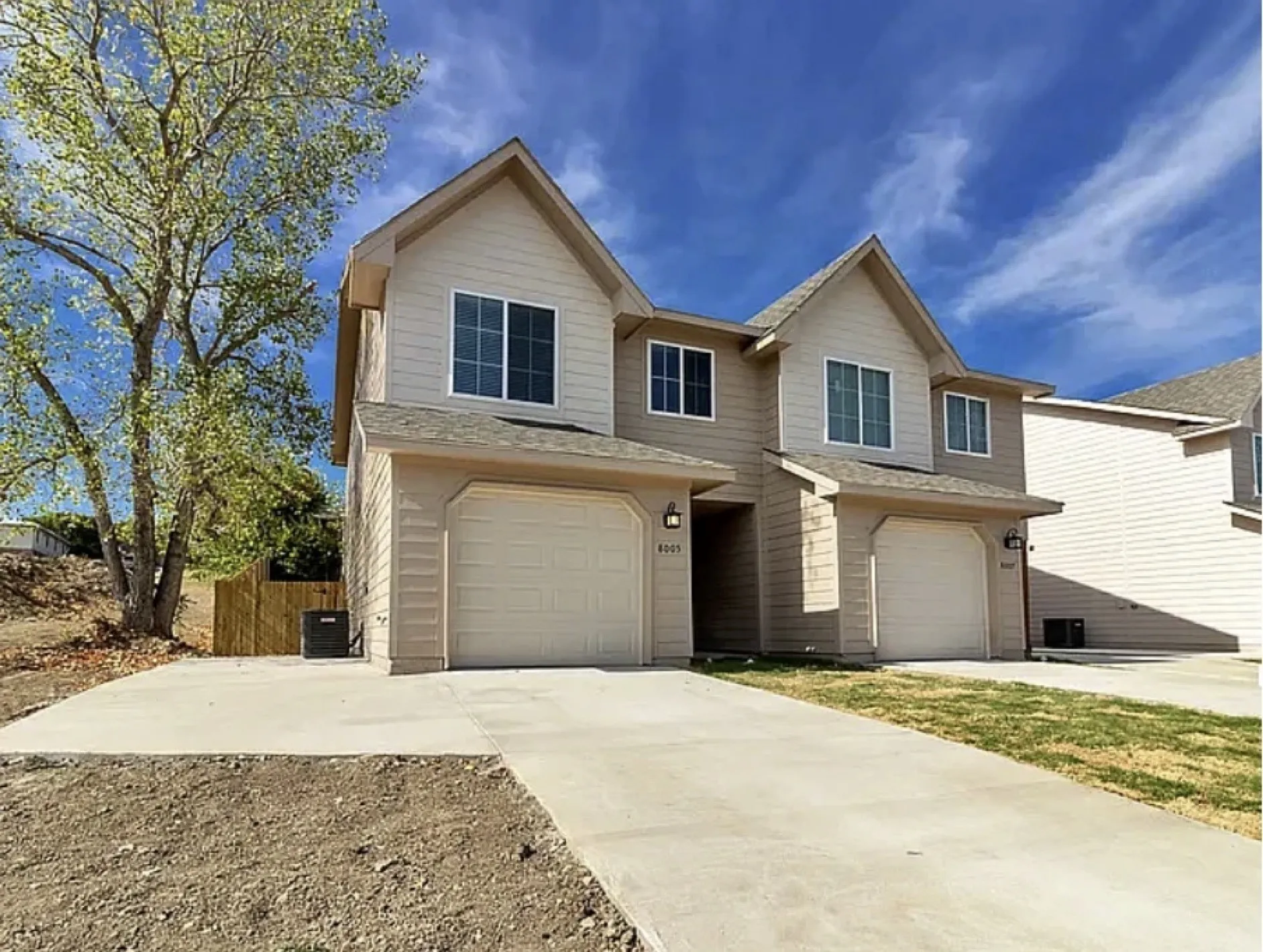 Townhouse For Rent in Tarrant County , 8011 Marydean, Fort Worth, Texas 76116, 3 Bedroom, 3 Bathroom, 1 Garage spaces, 1,180 Sqft, built in 2018, mls#21385699, Real Estate Agent in Fort Worth, Homes For Rent in Tarrant county, Homes For Rent in Fort Worth, Realtor in Fort Worth Texas, Real Estate Brokerage Independent Realty Texas, Luminita Cordes Realtor