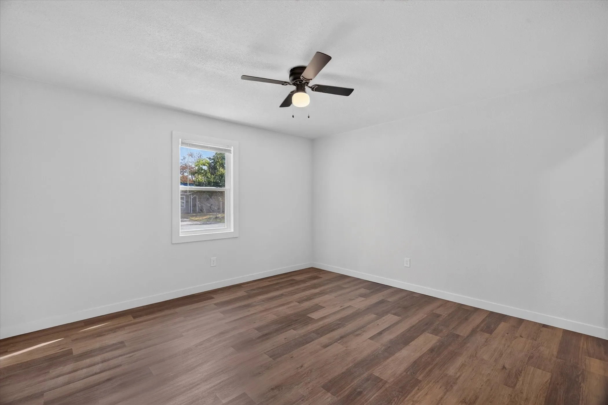 Single Family Residence For Rent in Johnson County , 537 NW King Street, Burleson, Texas 76028, 4 Bedroom, 2 Bathroom, Garage spaces, 1,398 Sqft, built in 1961, mls#21385709, Real Estate Agent in Burleson, Homes For Rent in Johnson county, Homes For Rent in Burleson, Realtor in Burleson Texas, Real Estate Brokerage Independent Realty Texas, Luminita Cordes Realtor