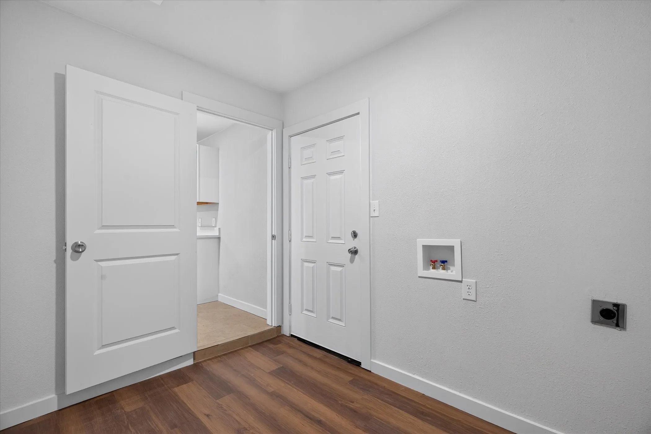 Single Family Residence For Rent in Johnson County , 537 NW King Street, Burleson, Texas 76028, 4 Bedroom, 2 Bathroom, Garage spaces, 1,398 Sqft, built in 1961, mls#21385709, Real Estate Agent in Burleson, Homes For Rent in Johnson county, Homes For Rent in Burleson, Realtor in Burleson Texas, Real Estate Brokerage Independent Realty Texas, Luminita Cordes Realtor
