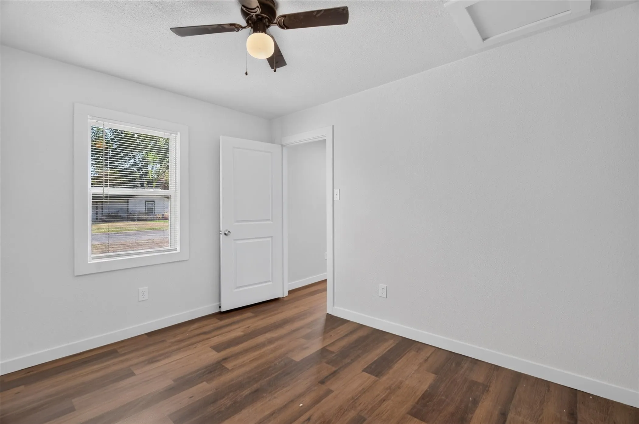 Single Family Residence For Rent in Johnson County , 537 NW King Street, Burleson, Texas 76028, 4 Bedroom, 2 Bathroom, Garage spaces, 1,398 Sqft, built in 1961, mls#21385709, Real Estate Agent in Burleson, Homes For Rent in Johnson county, Homes For Rent in Burleson, Realtor in Burleson Texas, Real Estate Brokerage Independent Realty Texas, Luminita Cordes Realtor