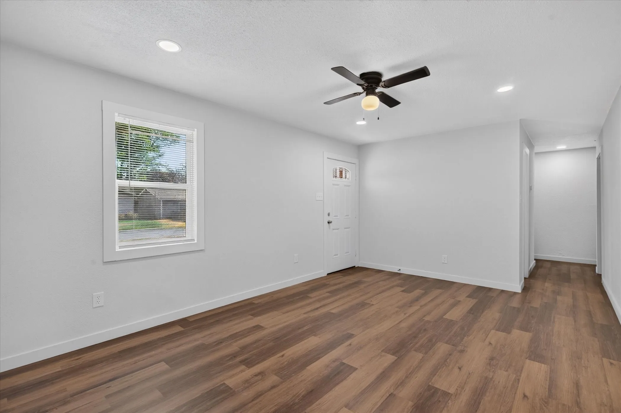Single Family Residence For Rent in Johnson County , 537 NW King Street, Burleson, Texas 76028, 4 Bedroom, 2 Bathroom, Garage spaces, 1,398 Sqft, built in 1961, mls#21385709, Real Estate Agent in Burleson, Homes For Rent in Johnson county, Homes For Rent in Burleson, Realtor in Burleson Texas, Real Estate Brokerage Independent Realty Texas, Luminita Cordes Realtor