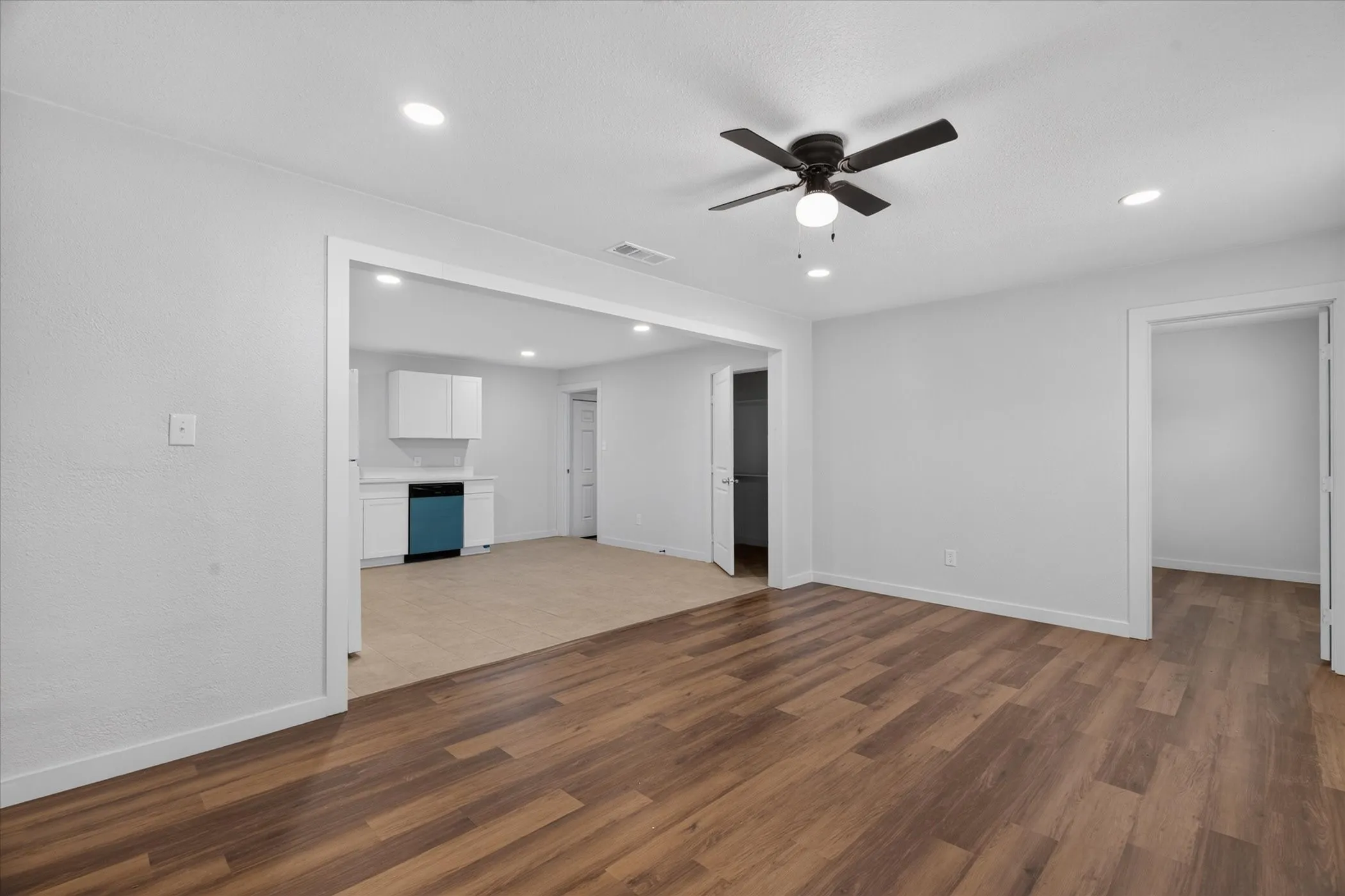 Single Family Residence For Rent in Johnson County , 537 NW King Street, Burleson, Texas 76028, 4 Bedroom, 2 Bathroom, Garage spaces, 1,398 Sqft, built in 1961, mls#21385709, Real Estate Agent in Burleson, Homes For Rent in Johnson county, Homes For Rent in Burleson, Realtor in Burleson Texas, Real Estate Brokerage Independent Realty Texas, Luminita Cordes Realtor