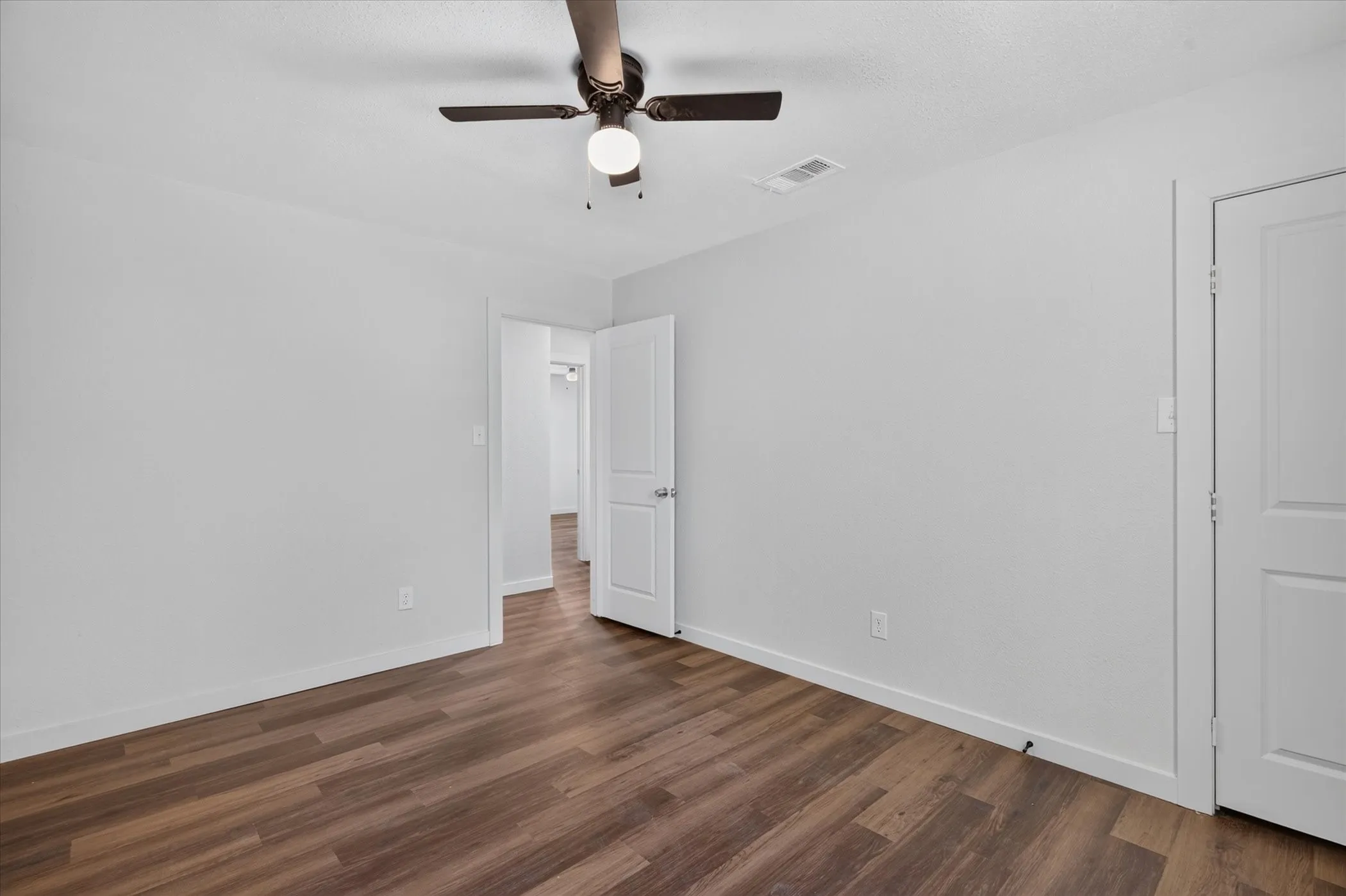 Single Family Residence For Rent in Johnson County , 537 NW King Street, Burleson, Texas 76028, 4 Bedroom, 2 Bathroom, Garage spaces, 1,398 Sqft, built in 1961, mls#21385709, Real Estate Agent in Burleson, Homes For Rent in Johnson county, Homes For Rent in Burleson, Realtor in Burleson Texas, Real Estate Brokerage Independent Realty Texas, Luminita Cordes Realtor