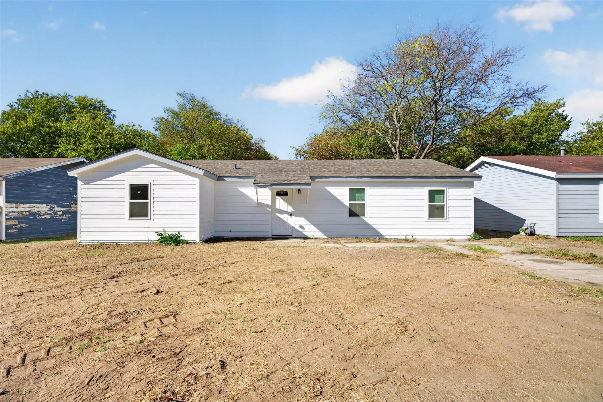 Single Family Residence For Rent in Johnson County , 537 NW King Street, Burleson, Texas 76028, 4 Bedroom, 2 Bathroom, Garage spaces, 1,398 Sqft, built in 1961, mls#21385709, Real Estate Agent in Burleson, Homes For Rent in Johnson county, Homes For Rent in Burleson, Realtor in Burleson Texas, Real Estate Brokerage Independent Realty Texas, Luminita Cordes Realtor