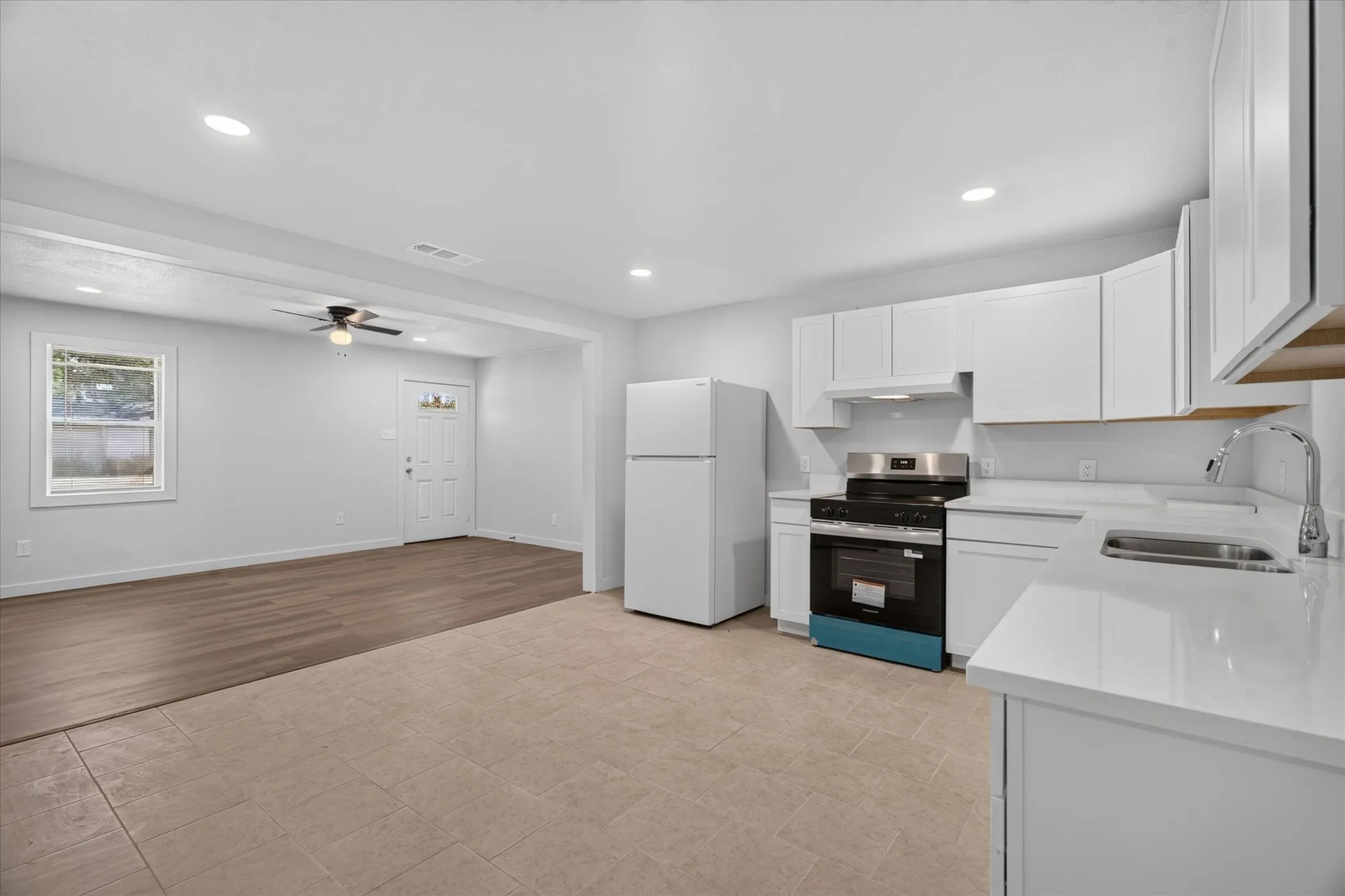 Single Family Residence For Rent in Johnson County , 537 NW King Street, Burleson, Texas 76028, 4 Bedroom, 2 Bathroom, Garage spaces, 1,398 Sqft, built in 1961, mls#21385709, Real Estate Agent in Burleson, Homes For Rent in Johnson county, Homes For Rent in Burleson, Realtor in Burleson Texas, Real Estate Brokerage Independent Realty Texas, Luminita Cordes Realtor