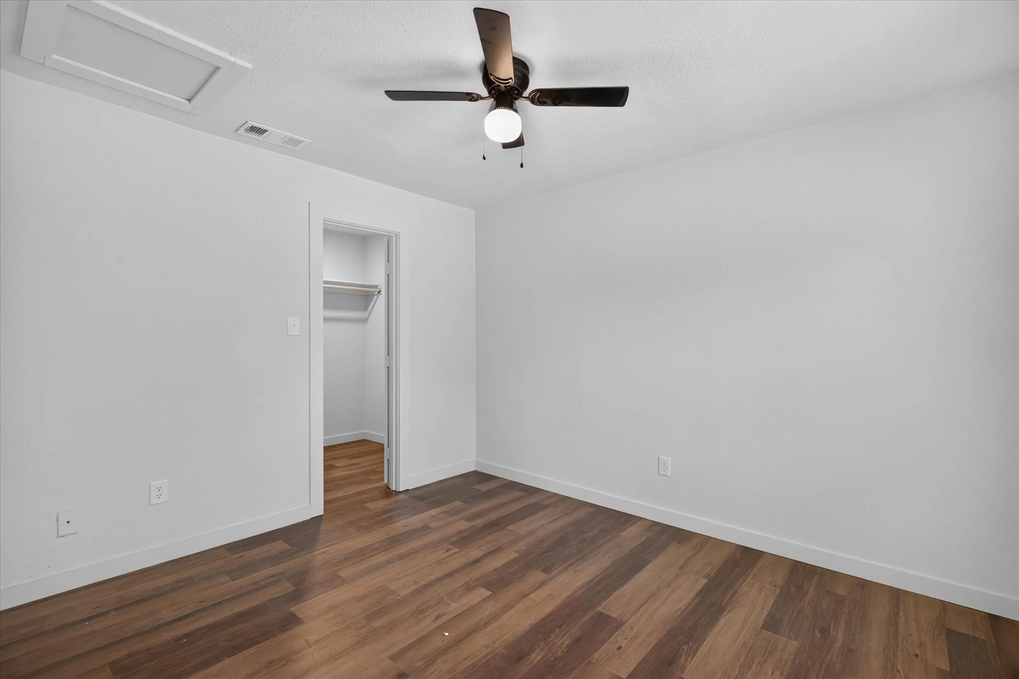 Single Family Residence For Rent in Johnson County , 537 NW King Street, Burleson, Texas 76028, 4 Bedroom, 2 Bathroom, Garage spaces, 1,398 Sqft, built in 1961, mls#21385709, Real Estate Agent in Burleson, Homes For Rent in Johnson county, Homes For Rent in Burleson, Realtor in Burleson Texas, Real Estate Brokerage Independent Realty Texas, Luminita Cordes Realtor