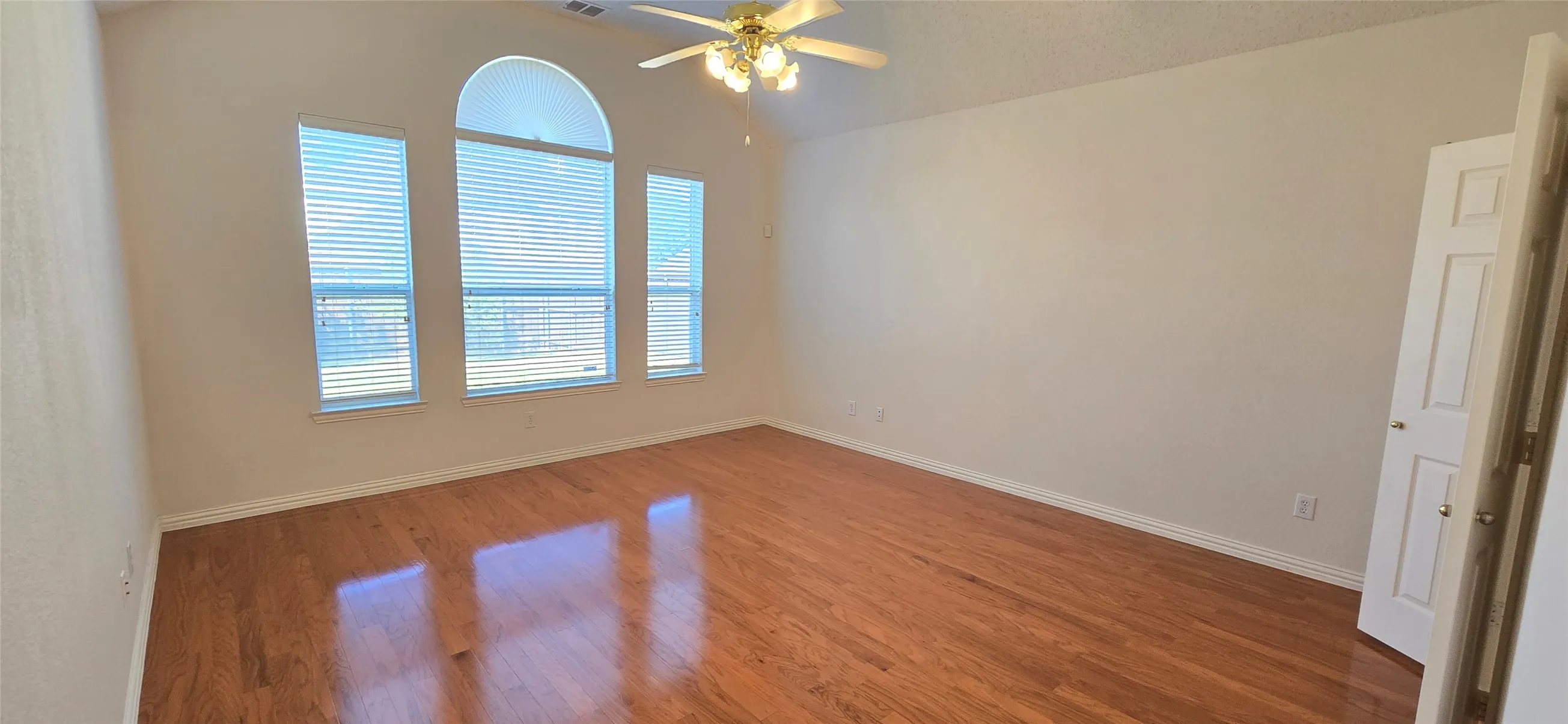 Single Family Residence For Rent in Collin County , 3509 Dripping Springs Drive, Plano, Texas 75025, 4 Bedroom, 3 Bathroom, 2 Garage spaces, 3,072 Sqft, built in 2000, mls#21385296, Real Estate Agent in Plano, Homes For Rent in Collin county, Homes For Rent in Plano, Realtor in Plano Texas, Real Estate Brokerage Independent Realty Texas, Luminita Cordes Realtor