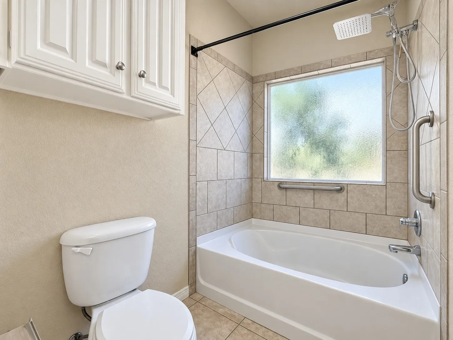 Single Family Residence For Sale in Tarrant County , 6549 Blue Grass Drive, Watauga, Texas 76148, 3 Bedroom, 2 Bathroom, 2 Garage spaces, 1,753 Sqft, built in 2007, mls#21381112, Real Estate Agent in Watauga, Homes For Sale in Tarrant county, Homes For Sale in Watauga, Realtor in Watauga Texas, Real Estate Brokerage Independent Realty Texas, Luminita Cordes Realtor