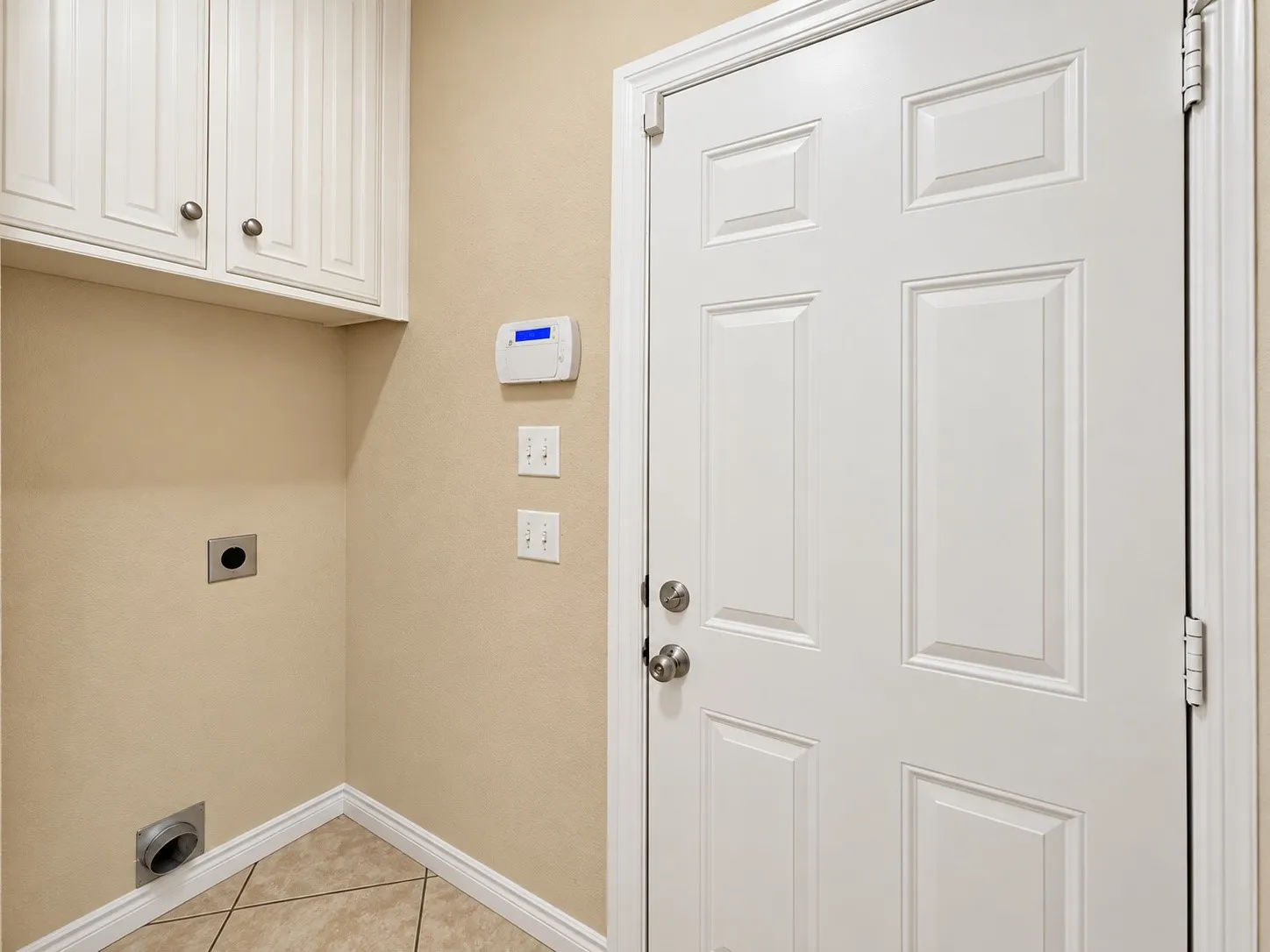 Single Family Residence For Sale in Tarrant County , 6549 Blue Grass Drive, Watauga, Texas 76148, 3 Bedroom, 2 Bathroom, 2 Garage spaces, 1,753 Sqft, built in 2007, mls#21381112, Real Estate Agent in Watauga, Homes For Sale in Tarrant county, Homes For Sale in Watauga, Realtor in Watauga Texas, Real Estate Brokerage Independent Realty Texas, Luminita Cordes Realtor