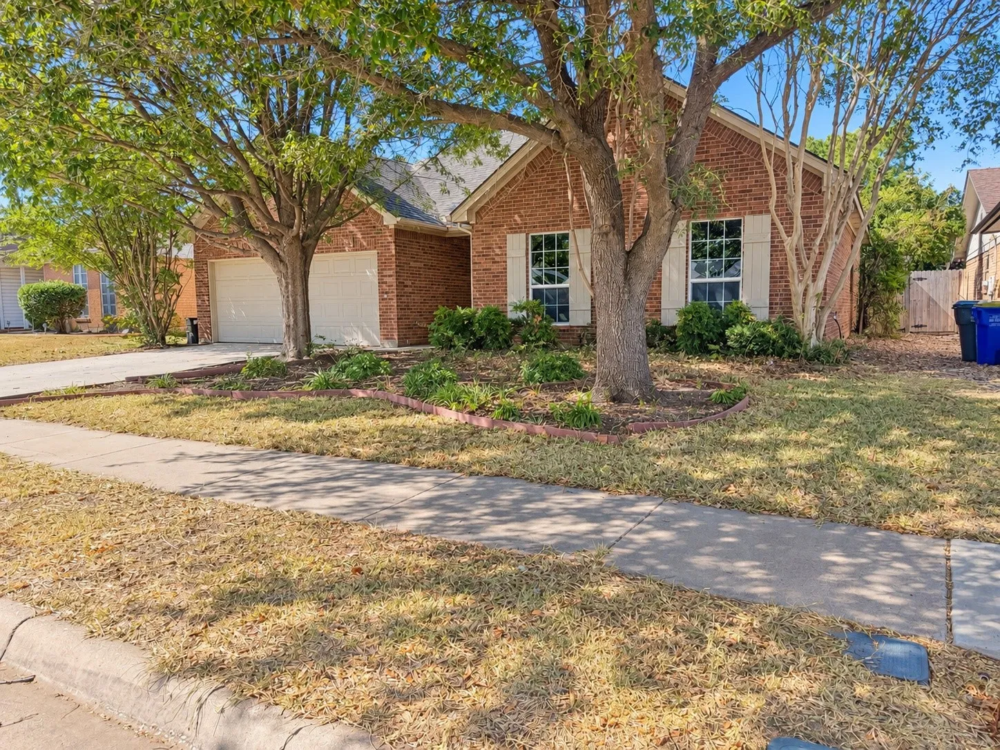 Single Family Residence For Sale in Tarrant County , 6549 Blue Grass Drive, Watauga, Texas 76148, 3 Bedroom, 2 Bathroom, 2 Garage spaces, 1,753 Sqft, built in 2007, mls#21381112, Real Estate Agent in Watauga, Homes For Sale in Tarrant county, Homes For Sale in Watauga, Realtor in Watauga Texas, Real Estate Brokerage Independent Realty Texas, Luminita Cordes Realtor