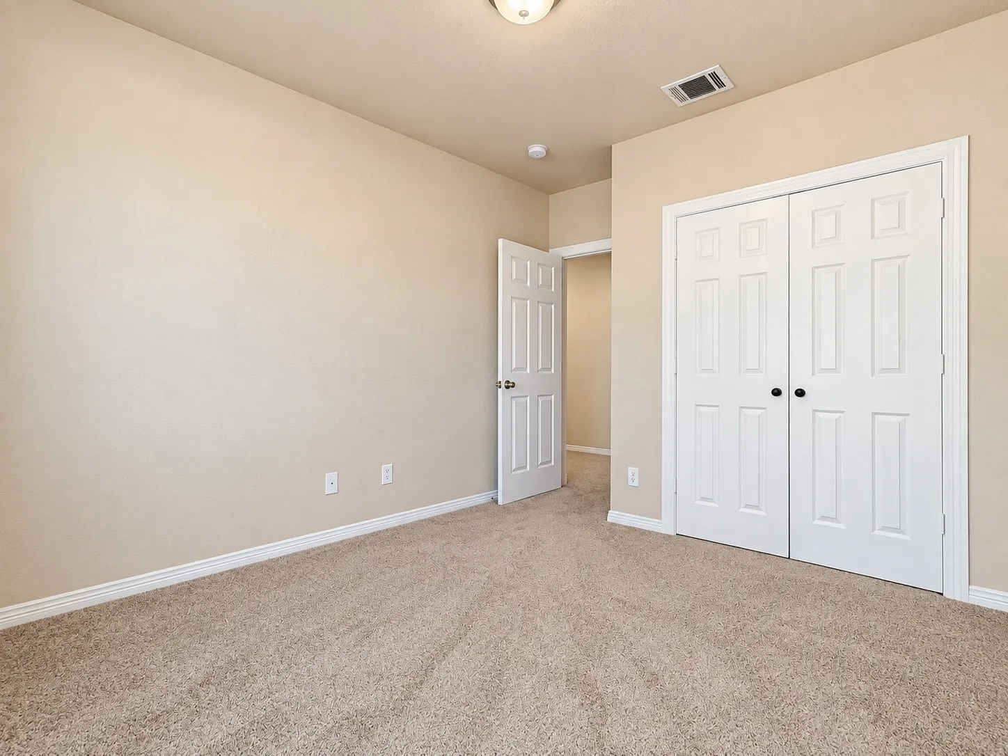 Single Family Residence For Sale in Tarrant County , 6549 Blue Grass Drive, Watauga, Texas 76148, 3 Bedroom, 2 Bathroom, 2 Garage spaces, 1,753 Sqft, built in 2007, mls#21381112, Real Estate Agent in Watauga, Homes For Sale in Tarrant county, Homes For Sale in Watauga, Realtor in Watauga Texas, Real Estate Brokerage Independent Realty Texas, Luminita Cordes Realtor