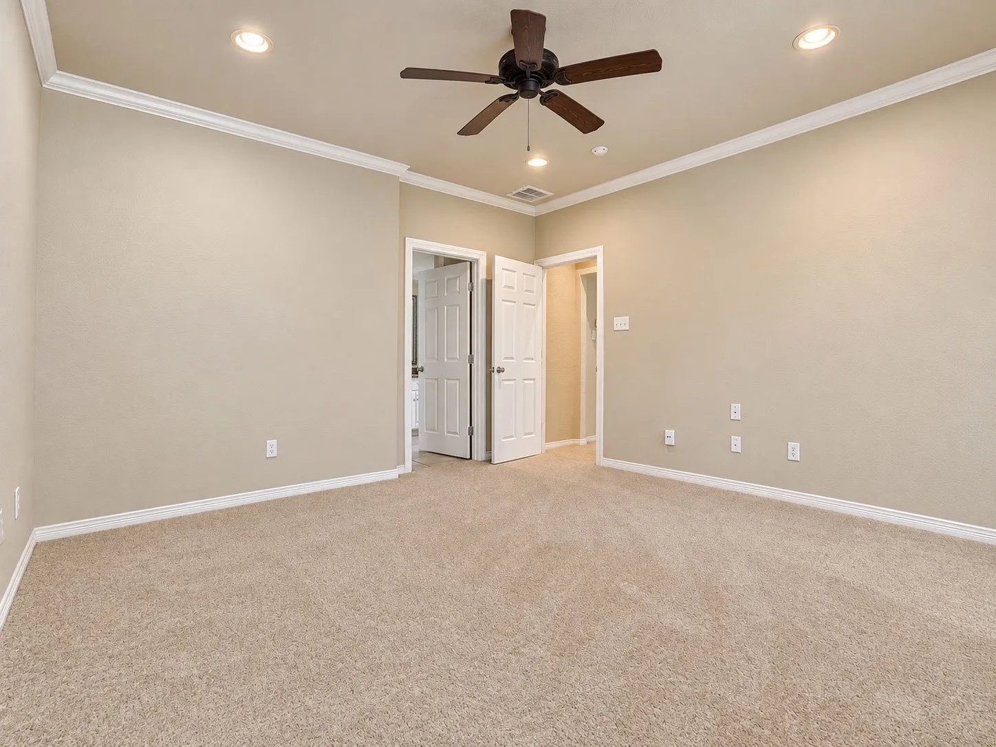 Single Family Residence For Sale in Tarrant County , 6549 Blue Grass Drive, Watauga, Texas 76148, 3 Bedroom, 2 Bathroom, 2 Garage spaces, 1,753 Sqft, built in 2007, mls#21381112, Real Estate Agent in Watauga, Homes For Sale in Tarrant county, Homes For Sale in Watauga, Realtor in Watauga Texas, Real Estate Brokerage Independent Realty Texas, Luminita Cordes Realtor