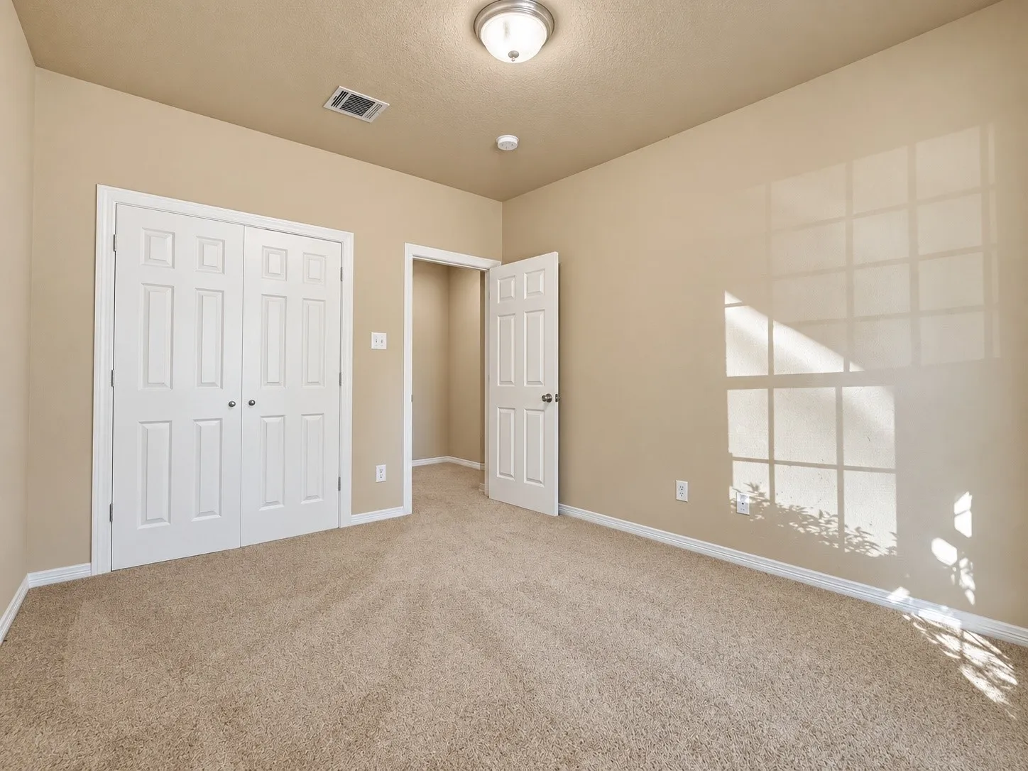 Single Family Residence For Sale in Tarrant County , 6549 Blue Grass Drive, Watauga, Texas 76148, 3 Bedroom, 2 Bathroom, 2 Garage spaces, 1,753 Sqft, built in 2007, mls#21381112, Real Estate Agent in Watauga, Homes For Sale in Tarrant county, Homes For Sale in Watauga, Realtor in Watauga Texas, Real Estate Brokerage Independent Realty Texas, Luminita Cordes Realtor