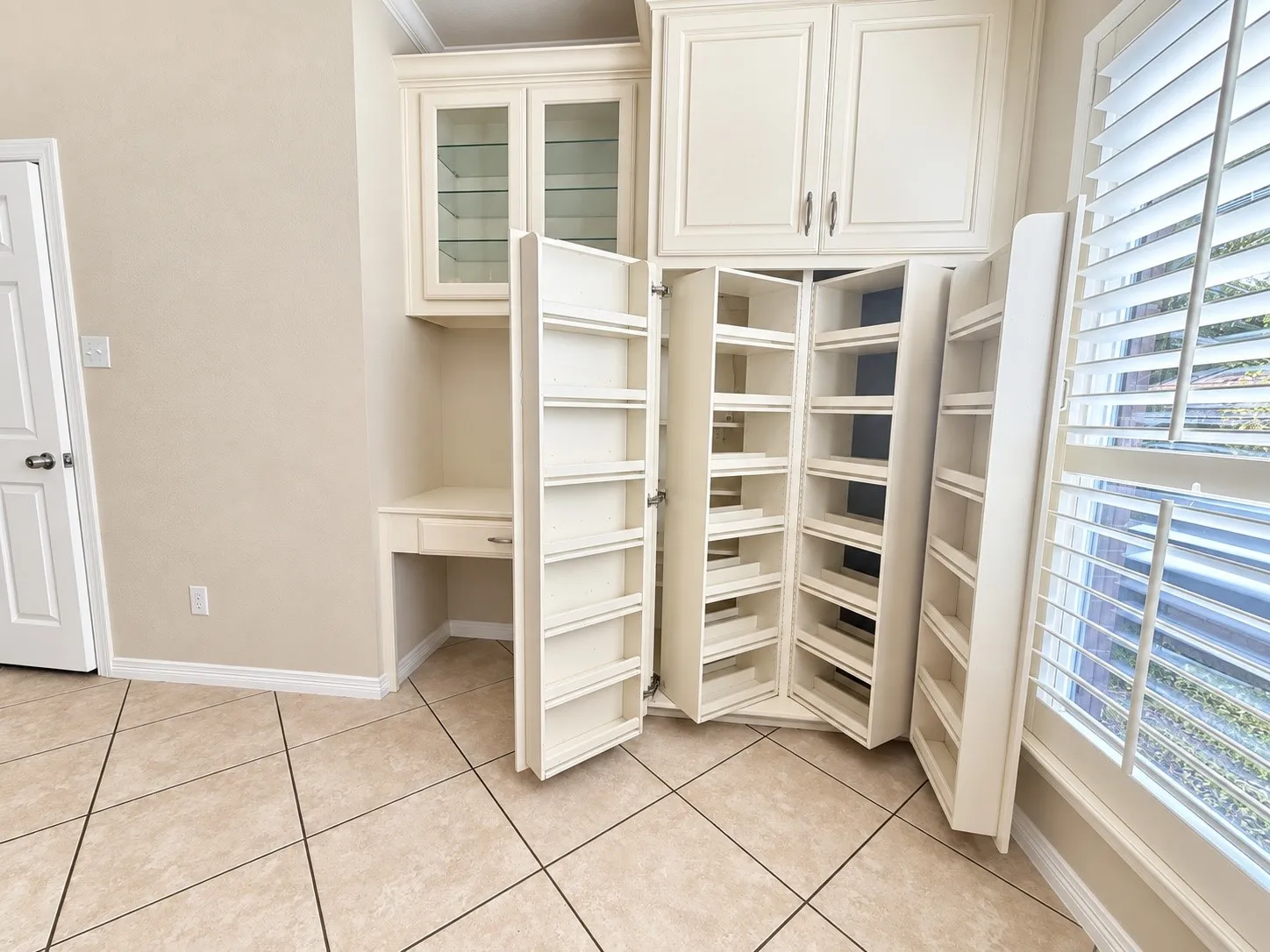 Single Family Residence For Sale in Tarrant County , 6549 Blue Grass Drive, Watauga, Texas 76148, 3 Bedroom, 2 Bathroom, 2 Garage spaces, 1,753 Sqft, built in 2007, mls#21381112, Real Estate Agent in Watauga, Homes For Sale in Tarrant county, Homes For Sale in Watauga, Realtor in Watauga Texas, Real Estate Brokerage Independent Realty Texas, Luminita Cordes Realtor