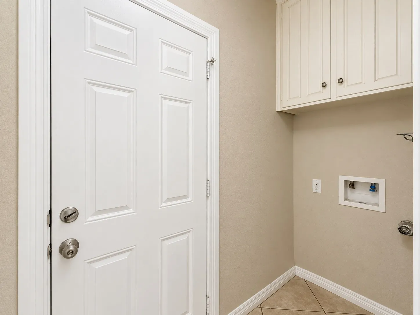 Single Family Residence For Sale in Tarrant County , 6549 Blue Grass Drive, Watauga, Texas 76148, 3 Bedroom, 2 Bathroom, 2 Garage spaces, 1,753 Sqft, built in 2007, mls#21381112, Real Estate Agent in Watauga, Homes For Sale in Tarrant county, Homes For Sale in Watauga, Realtor in Watauga Texas, Real Estate Brokerage Independent Realty Texas, Luminita Cordes Realtor