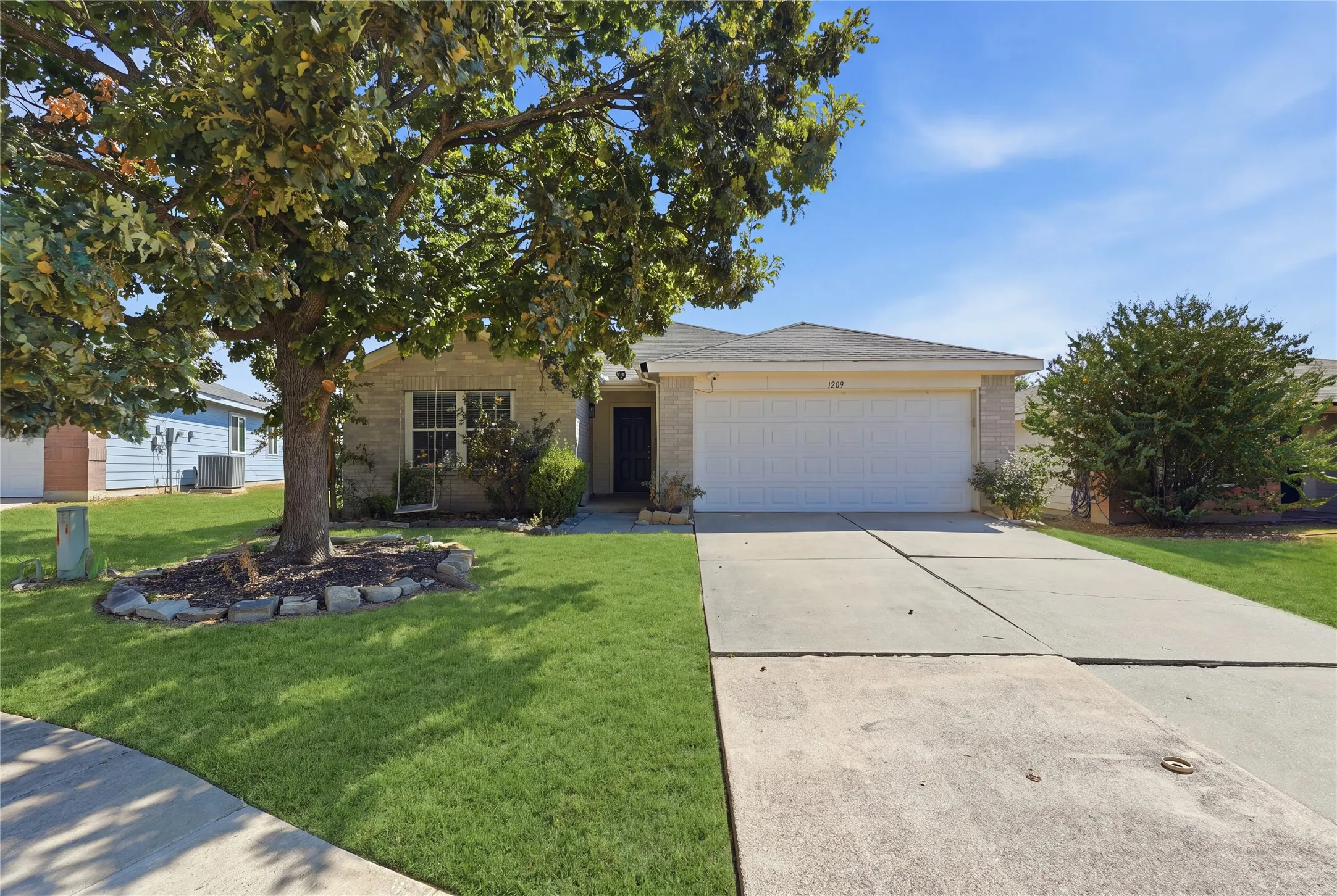 Single Family Residence For Sale in Collin County , 1209 Ash Street, Anna, Texas 75409, 4 Bedroom, 2 Bathroom, 2 Garage spaces, 1,817 Sqft, built in 2003, mls#21382211, Real Estate Agent in Anna, Homes For Sale in Collin county, Homes For Sale in Anna, Realtor in Anna Texas, Real Estate Brokerage Independent Realty Texas, Luminita Cordes Realtor