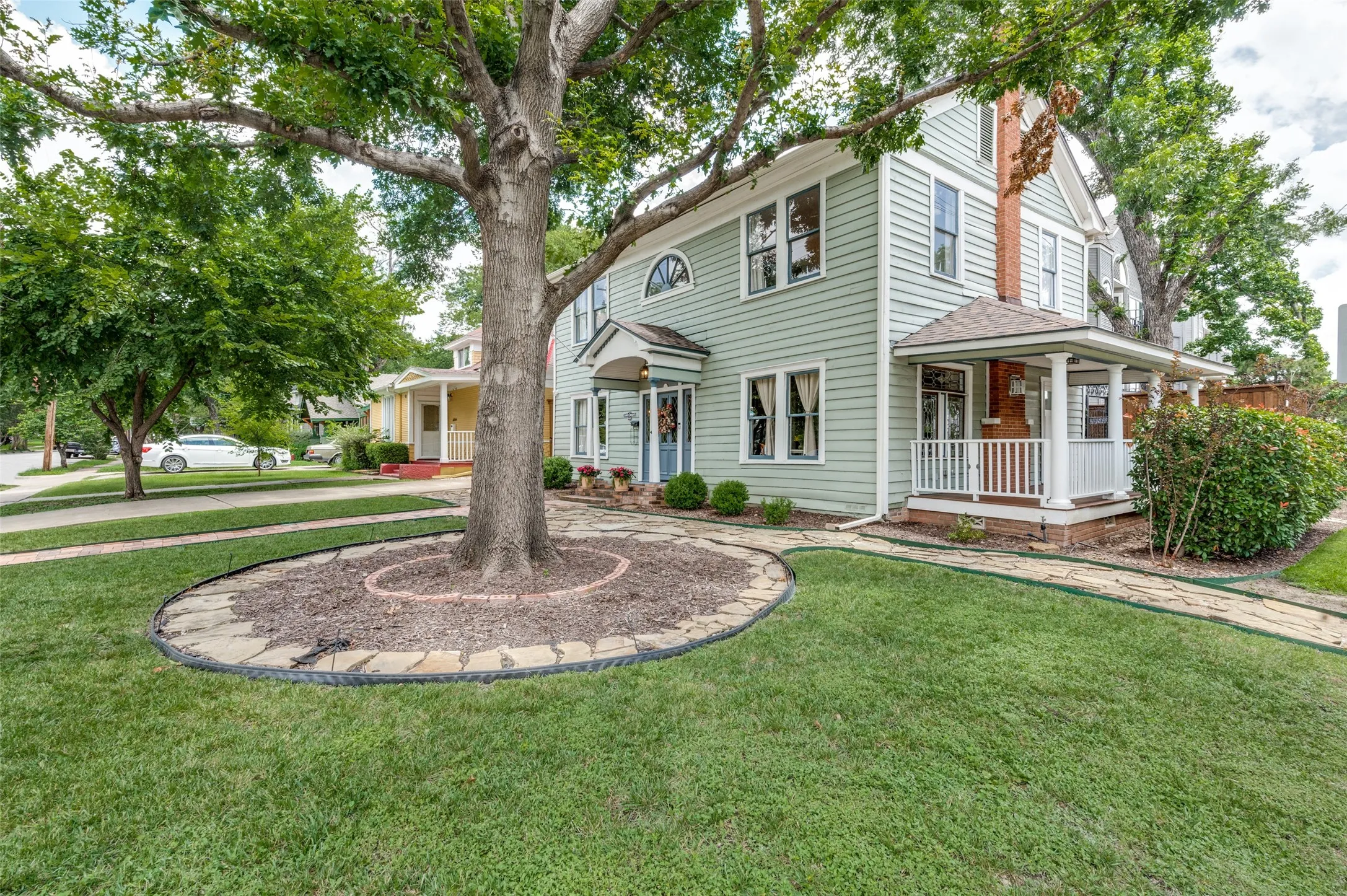 Single Family Residence For Sale in Dallas County , 5602 Reiger Avenue, Dallas, Texas 75214, 4 Bedroom, 3 Bathroom, Garage spaces, 2,238 Sqft, built in 1927, mls#21385724, Real Estate Agent in Dallas, Homes For Sale in Dallas county, Homes For Sale in Dallas, Realtor in Dallas Texas, Real Estate Brokerage Independent Realty Texas, Luminita Cordes Realtor