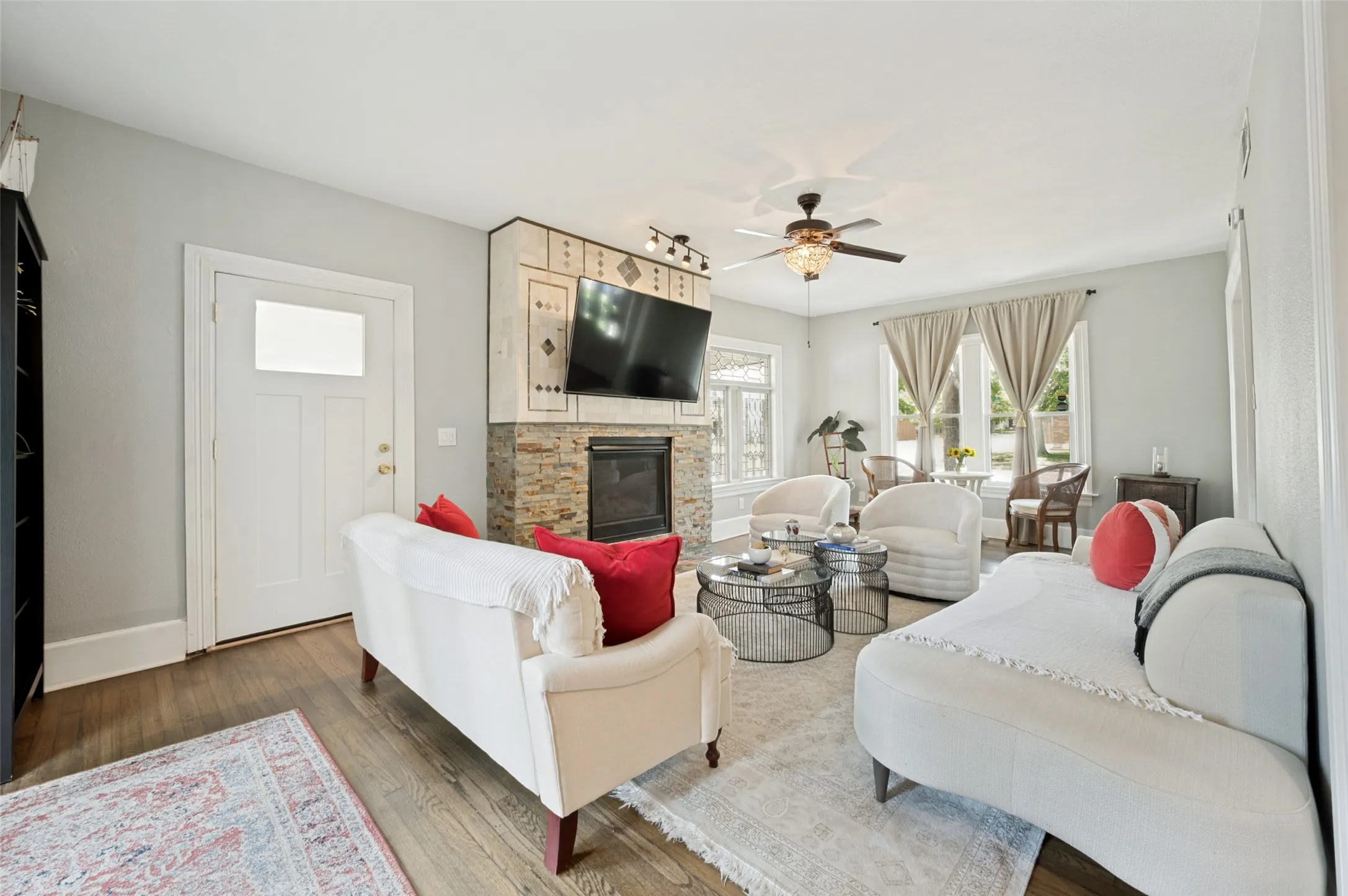 Single Family Residence For Sale in Dallas County , 5602 Reiger Avenue, Dallas, Texas 75214, 4 Bedroom, 3 Bathroom, Garage spaces, 2,238 Sqft, built in 1927, mls#21385724, Real Estate Agent in Dallas, Homes For Sale in Dallas county, Homes For Sale in Dallas, Realtor in Dallas Texas, Real Estate Brokerage Independent Realty Texas, Luminita Cordes Realtor