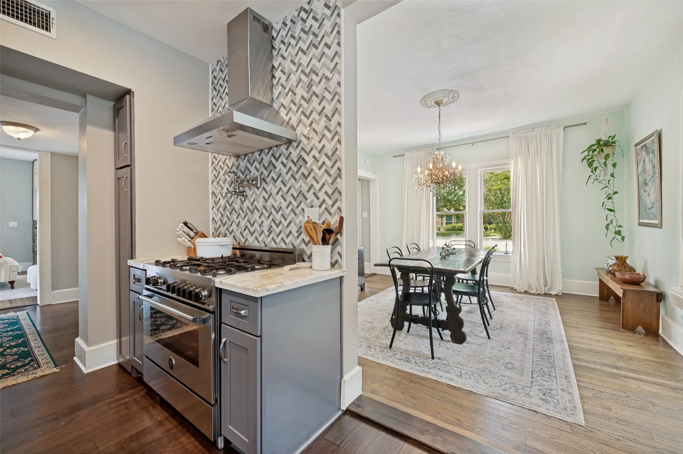 Single Family Residence For Sale in Dallas County , 5602 Reiger Avenue, Dallas, Texas 75214, 4 Bedroom, 3 Bathroom, Garage spaces, 2,238 Sqft, built in 1927, mls#21385724, Real Estate Agent in Dallas, Homes For Sale in Dallas county, Homes For Sale in Dallas, Realtor in Dallas Texas, Real Estate Brokerage Independent Realty Texas, Luminita Cordes Realtor