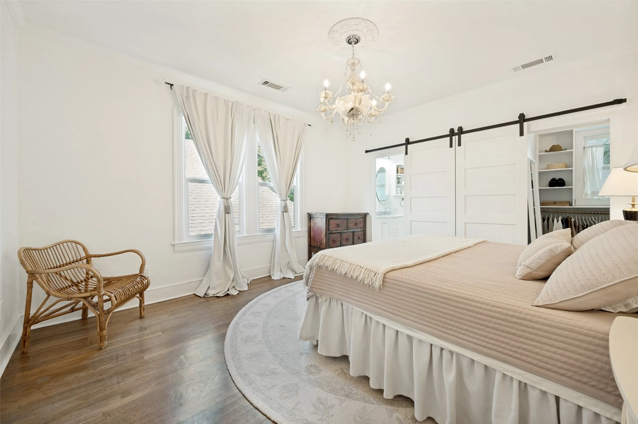 Single Family Residence For Sale in Dallas County , 5602 Reiger Avenue, Dallas, Texas 75214, 4 Bedroom, 3 Bathroom, Garage spaces, 2,238 Sqft, built in 1927, mls#21385724, Real Estate Agent in Dallas, Homes For Sale in Dallas county, Homes For Sale in Dallas, Realtor in Dallas Texas, Real Estate Brokerage Independent Realty Texas, Luminita Cordes Realtor
