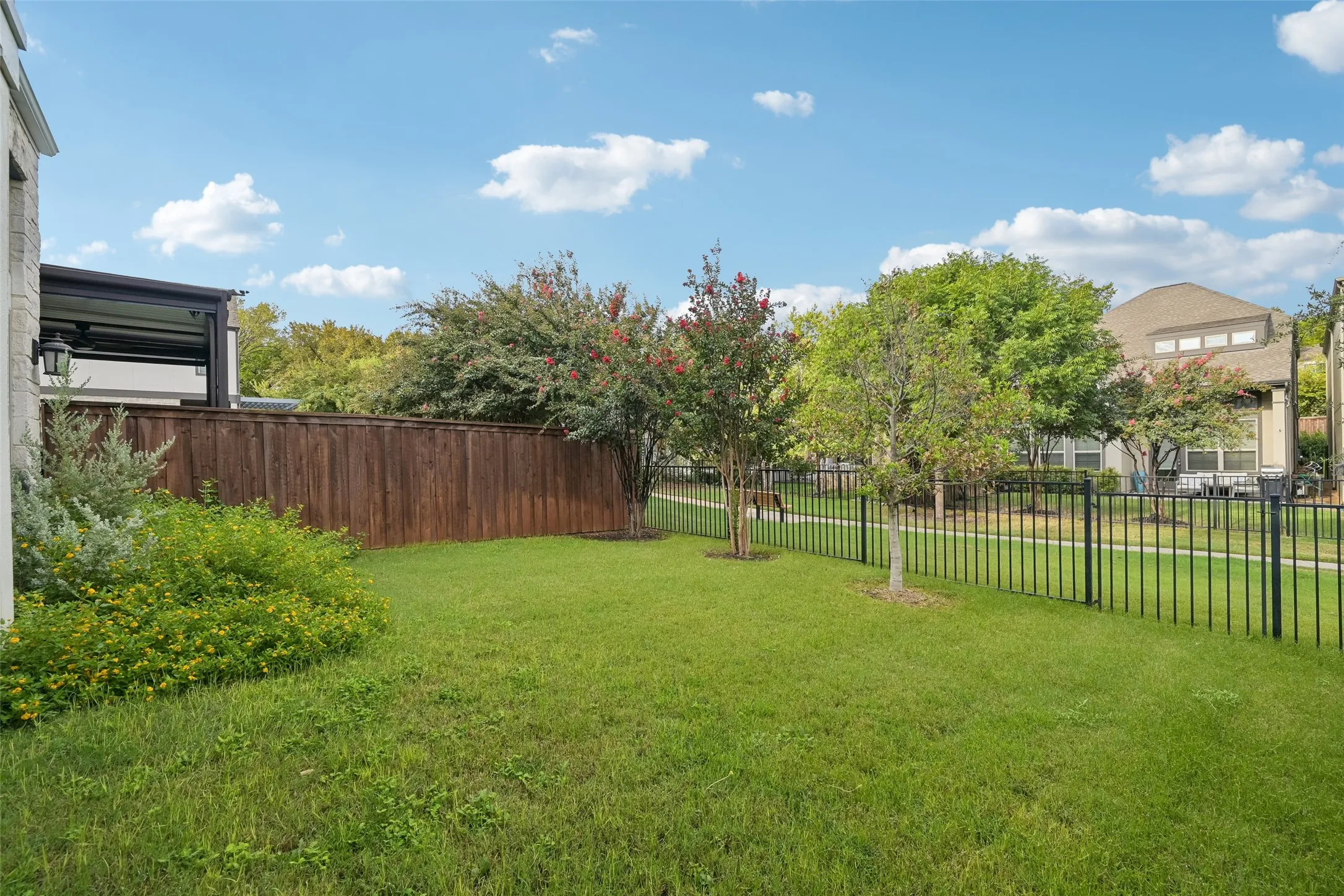 Single Family Residence For Rent in Dallas County , 623 Aspen Valley Lane, Dallas, Texas 75208, 3 Bedroom, 3 Bathroom, 2 Garage spaces, 2,489 Sqft, built in 2018, mls#21385720, Real Estate Agent in Dallas, Homes For Rent in Dallas county, Homes For Rent in Dallas, Realtor in Dallas Texas, Real Estate Brokerage Independent Realty Texas, Luminita Cordes Realtor