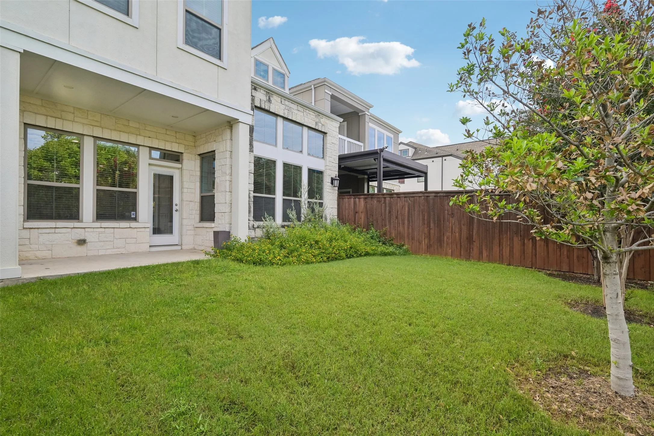 Single Family Residence For Rent in Dallas County , 623 Aspen Valley Lane, Dallas, Texas 75208, 3 Bedroom, 3 Bathroom, 2 Garage spaces, 2,489 Sqft, built in 2018, mls#21385720, Real Estate Agent in Dallas, Homes For Rent in Dallas county, Homes For Rent in Dallas, Realtor in Dallas Texas, Real Estate Brokerage Independent Realty Texas, Luminita Cordes Realtor