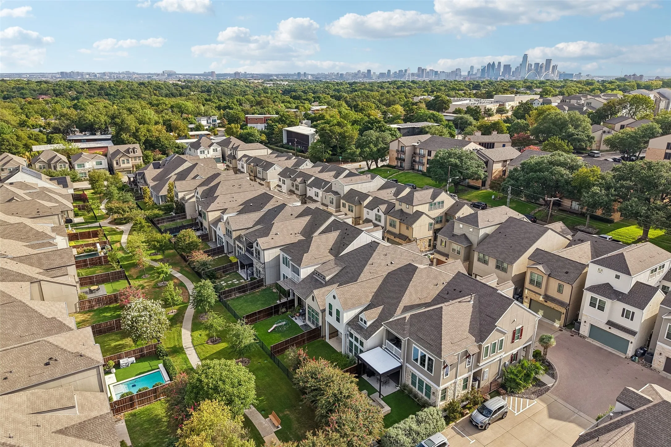 Single Family Residence For Rent in Dallas County , 623 Aspen Valley Lane, Dallas, Texas 75208, 3 Bedroom, 3 Bathroom, 2 Garage spaces, 2,489 Sqft, built in 2018, mls#21385720, Real Estate Agent in Dallas, Homes For Rent in Dallas county, Homes For Rent in Dallas, Realtor in Dallas Texas, Real Estate Brokerage Independent Realty Texas, Luminita Cordes Realtor
