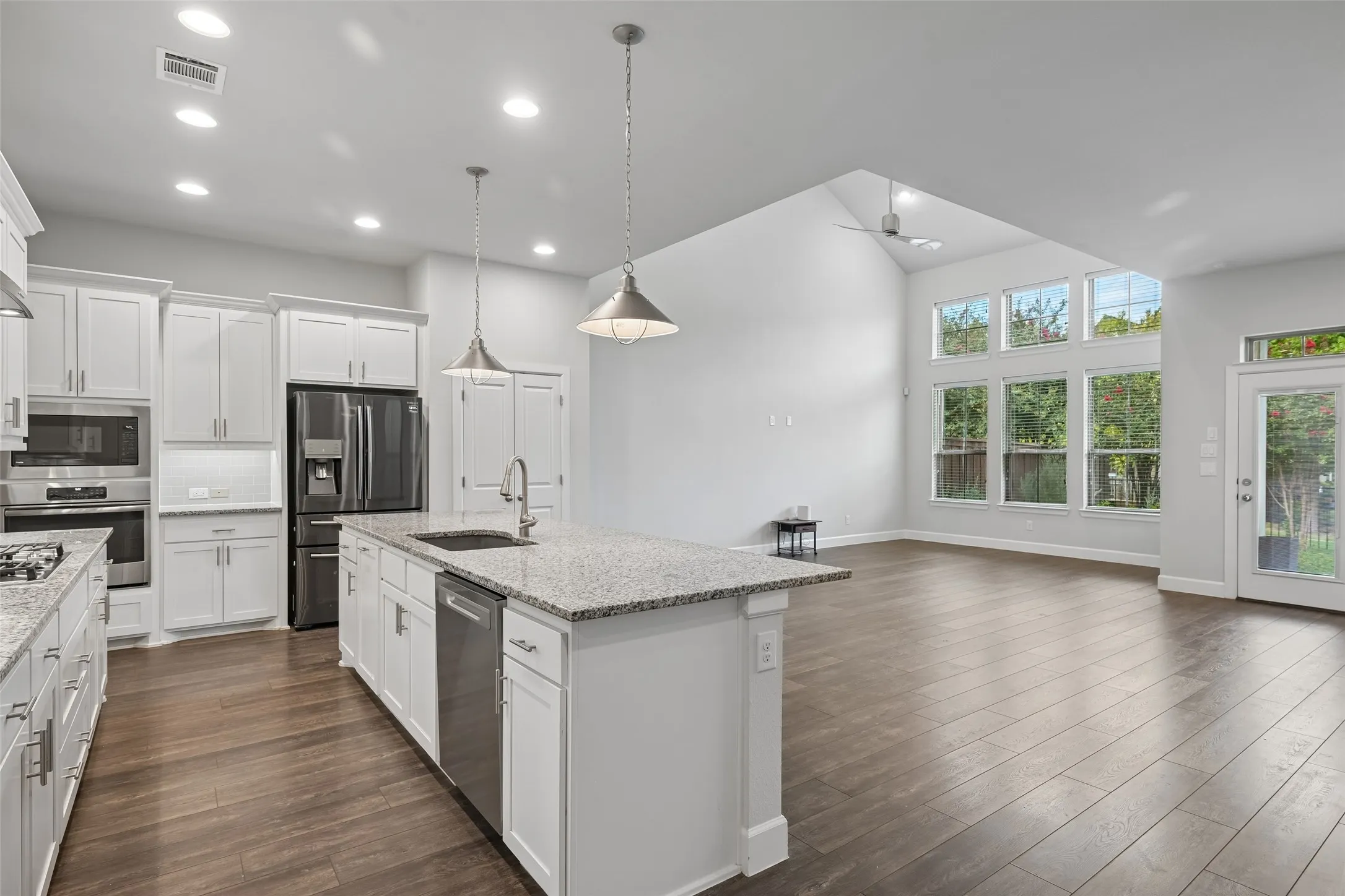 Single Family Residence For Rent in Dallas County , 623 Aspen Valley Lane, Dallas, Texas 75208, 3 Bedroom, 3 Bathroom, 2 Garage spaces, 2,489 Sqft, built in 2018, mls#21385720, Real Estate Agent in Dallas, Homes For Rent in Dallas county, Homes For Rent in Dallas, Realtor in Dallas Texas, Real Estate Brokerage Independent Realty Texas, Luminita Cordes Realtor