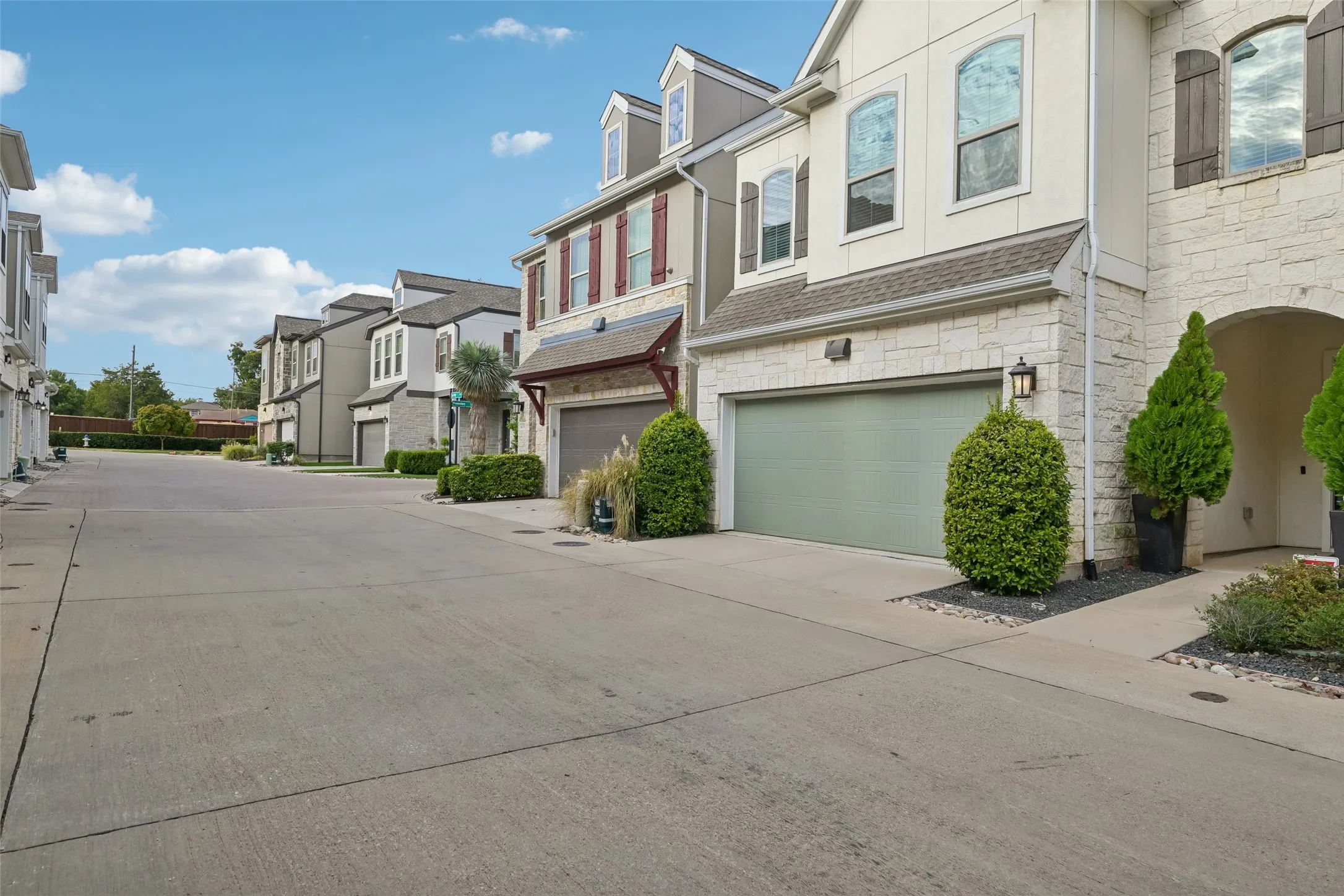 Single Family Residence For Rent in Dallas County , 623 Aspen Valley Lane, Dallas, Texas 75208, 3 Bedroom, 3 Bathroom, 2 Garage spaces, 2,489 Sqft, built in 2018, mls#21385720, Real Estate Agent in Dallas, Homes For Rent in Dallas county, Homes For Rent in Dallas, Realtor in Dallas Texas, Real Estate Brokerage Independent Realty Texas, Luminita Cordes Realtor