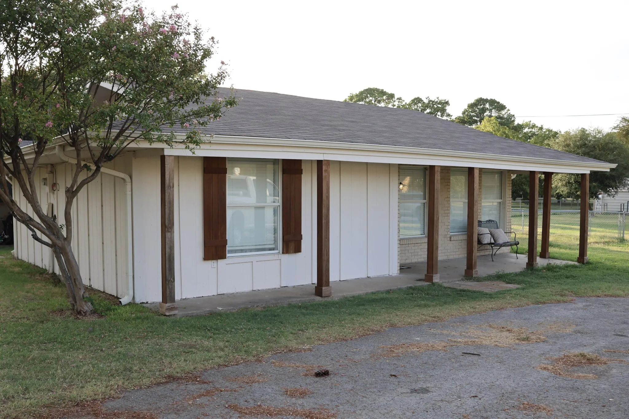Single Family Residence For Sale in Henderson County , 47 Starview Drive, Star Harbor, Texas 75148, 3 Bedroom, 2 Bathroom, Garage spaces, 1,446 Sqft, built in 1977, mls#21367438, Real Estate Agent in Star Harbor, Homes For Sale in Henderson county, Homes For Sale in Star Harbor, Realtor in Star Harbor Texas, Real Estate Brokerage Independent Realty Texas, Luminita Cordes Realtor