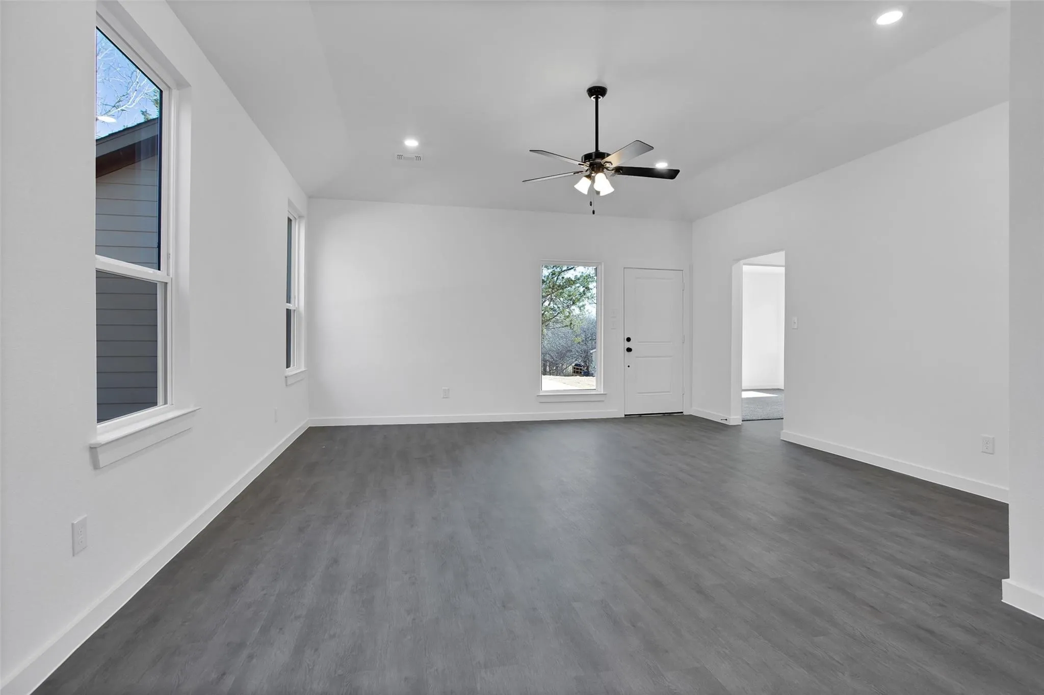 Single Family Residence For Rent in Grayson County , 1483 Cathey Drive, Denison, Texas 75020, 4 Bedroom, 3 Bathroom, 2 Garage spaces, 1,604 Sqft, built in 2023, mls#21385737, Real Estate Agent in Denison, Homes For Rent in Grayson county, Homes For Rent in Denison, Realtor in Denison Texas, Real Estate Brokerage Independent Realty Texas, Luminita Cordes Realtor
