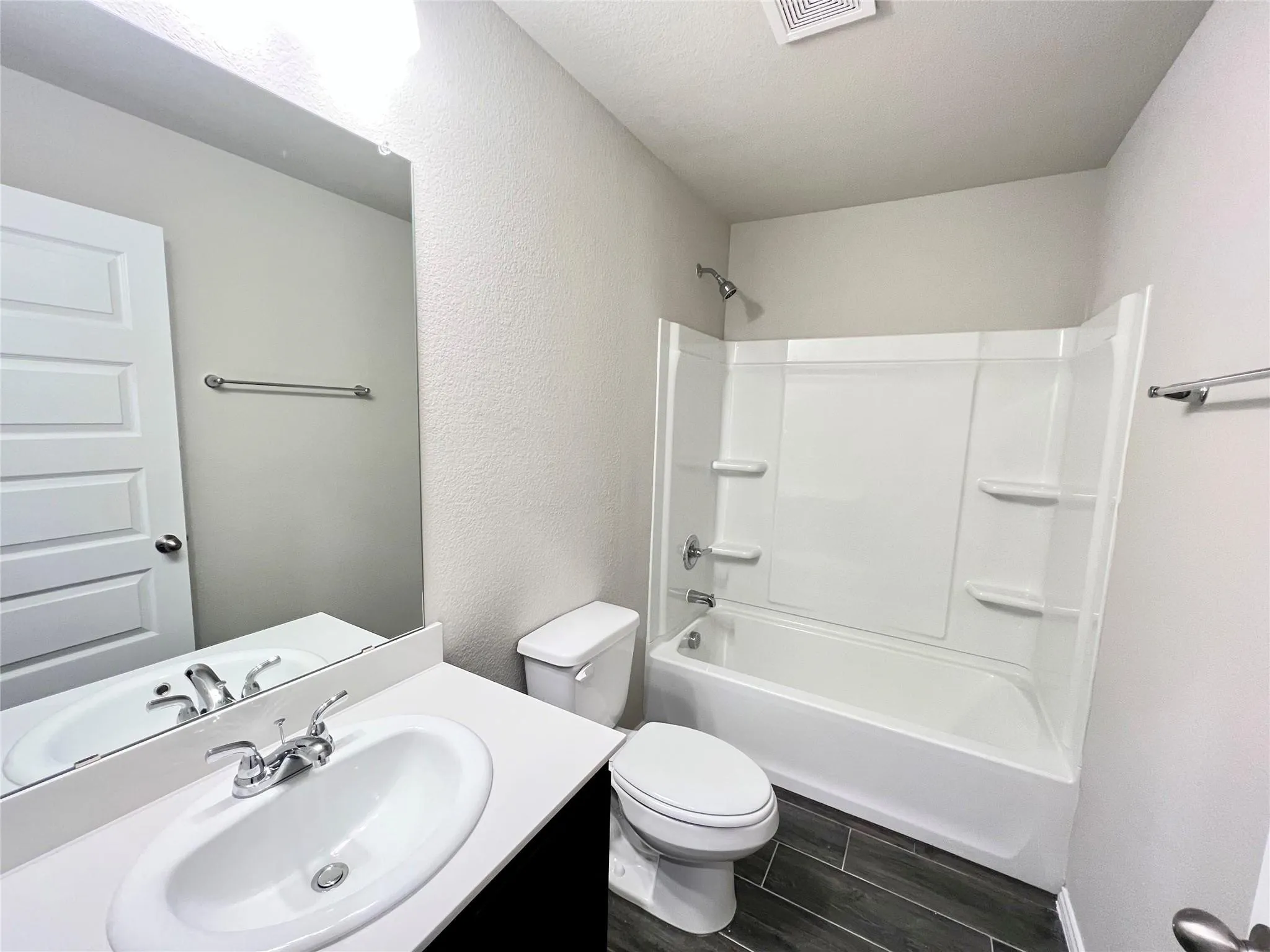 Single Family Residence For Rent in Grayson County , 1300 El Sol Boulevard, Sherman, Texas 75090, 4 Bedroom, 4 Bathroom, 2 Garage spaces, 3,048 Sqft, built in 2023, mls#21385741, Real Estate Agent in Sherman, Homes For Rent in Grayson county, Homes For Rent in Sherman, Realtor in Sherman Texas, Real Estate Brokerage Independent Realty Texas, Luminita Cordes Realtor